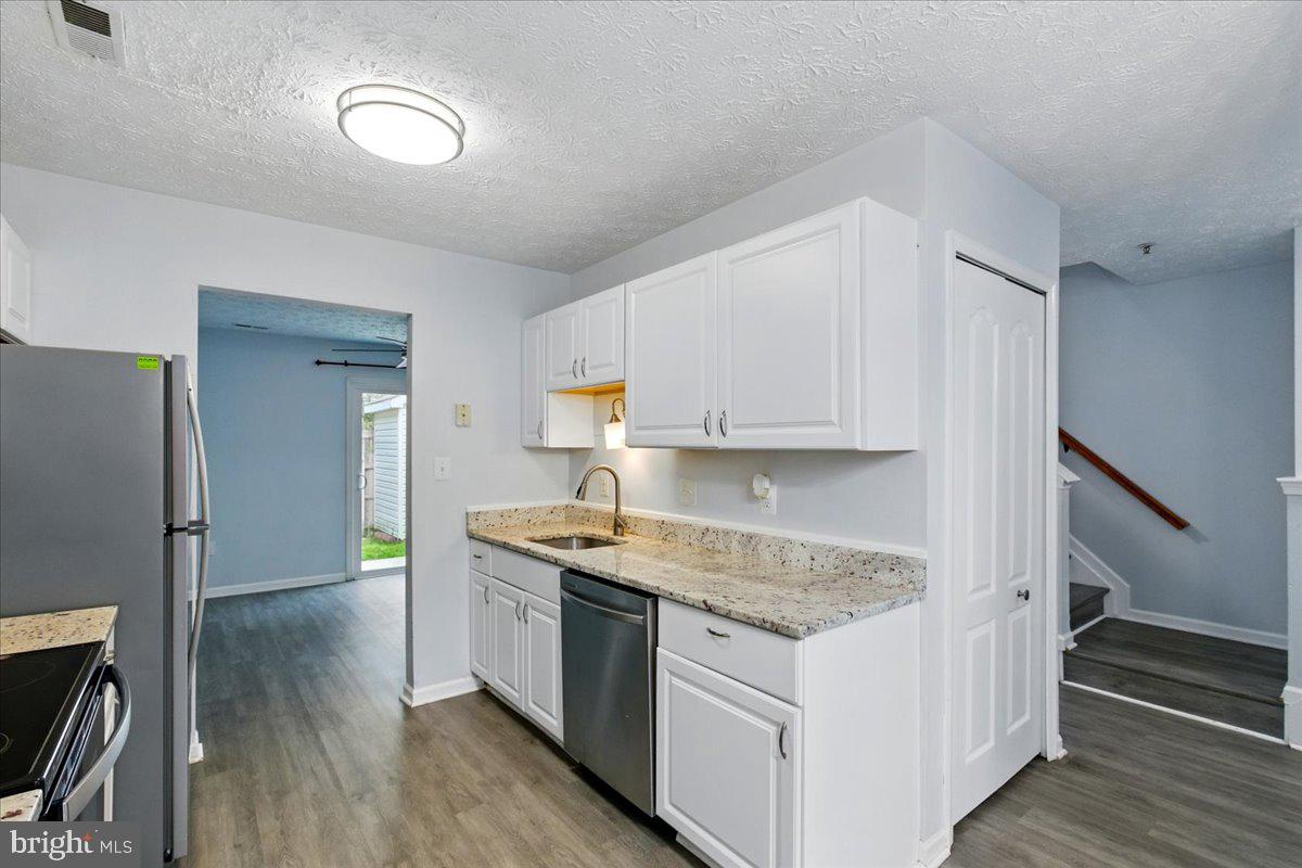 LAUREL GLEN - Residential