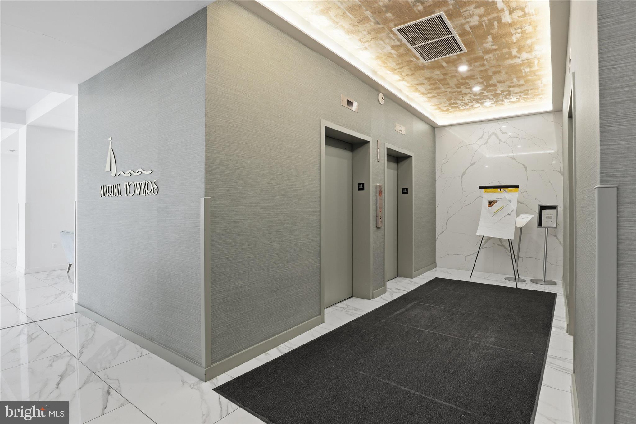 MARINA TOWERS - Residential