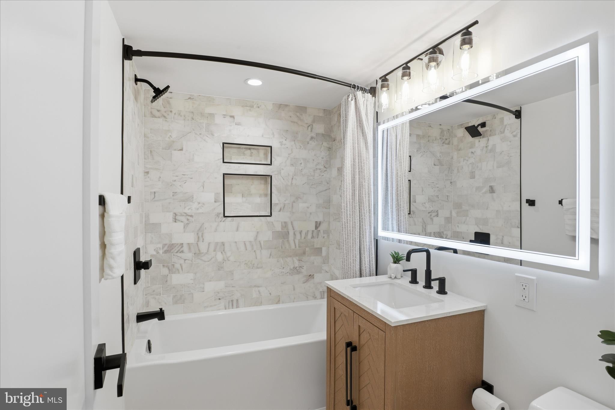 MARINA TOWERS - Residential