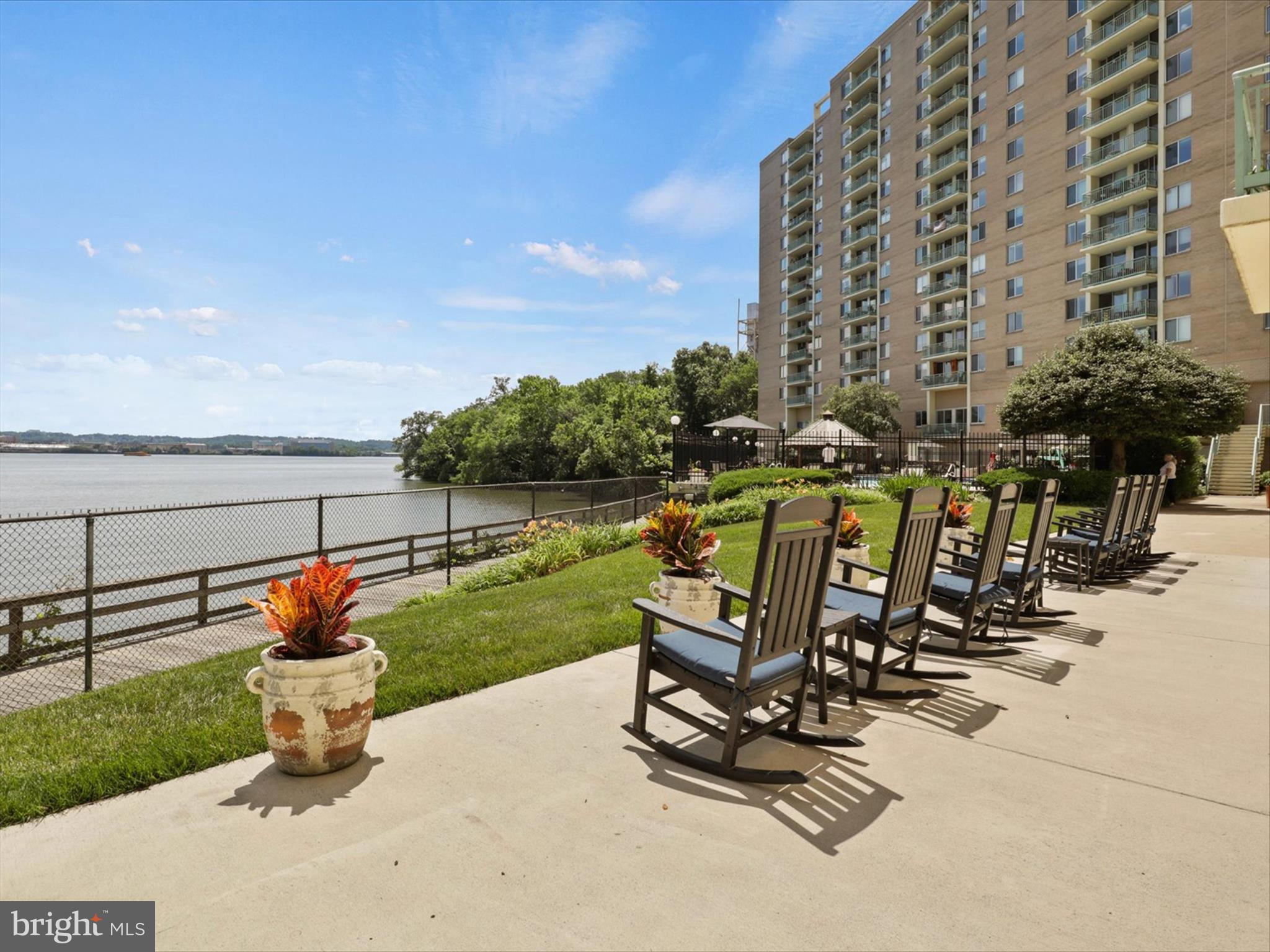 MARINA TOWERS - Residential