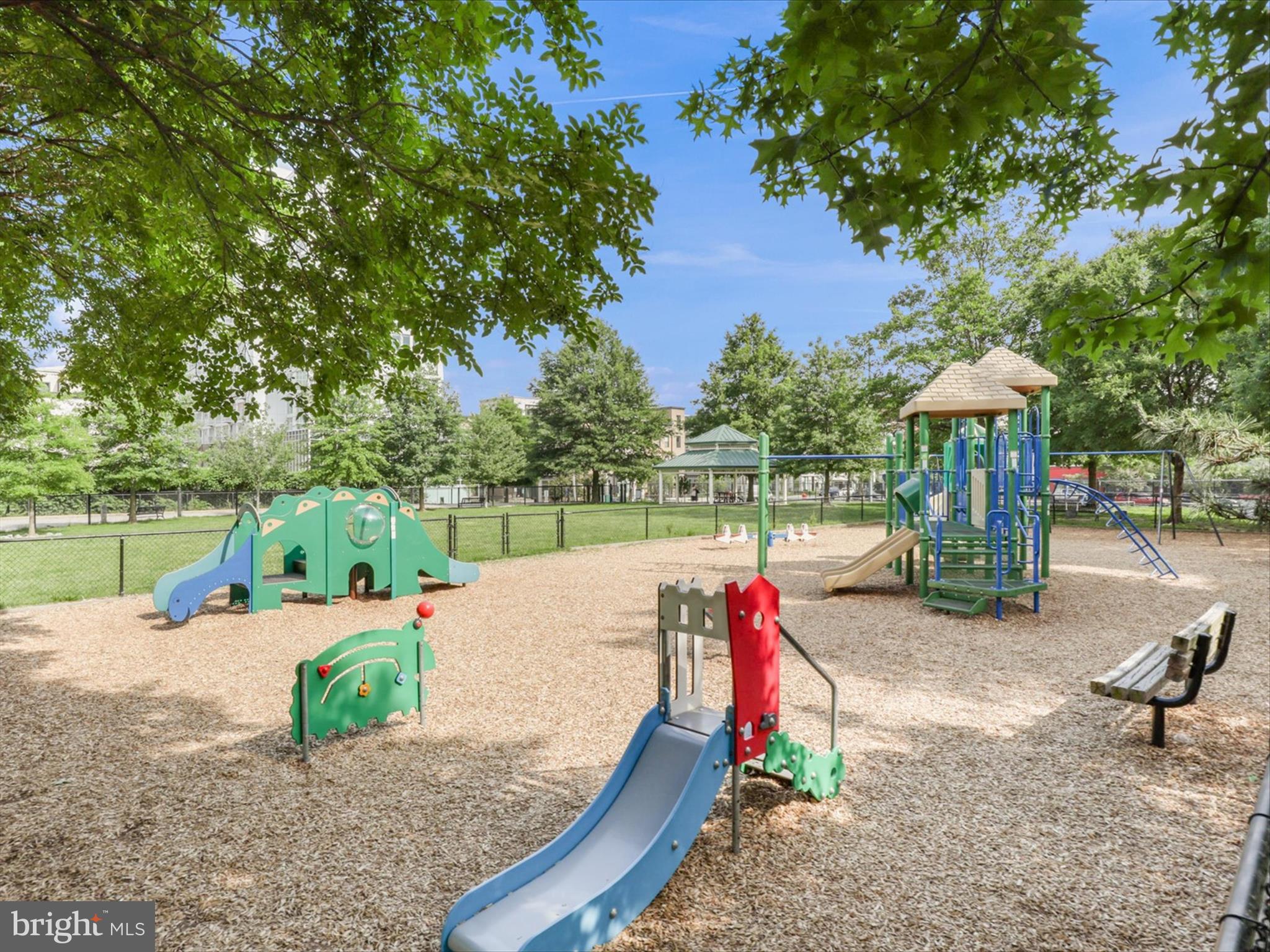 MARINA TOWERS - Residential