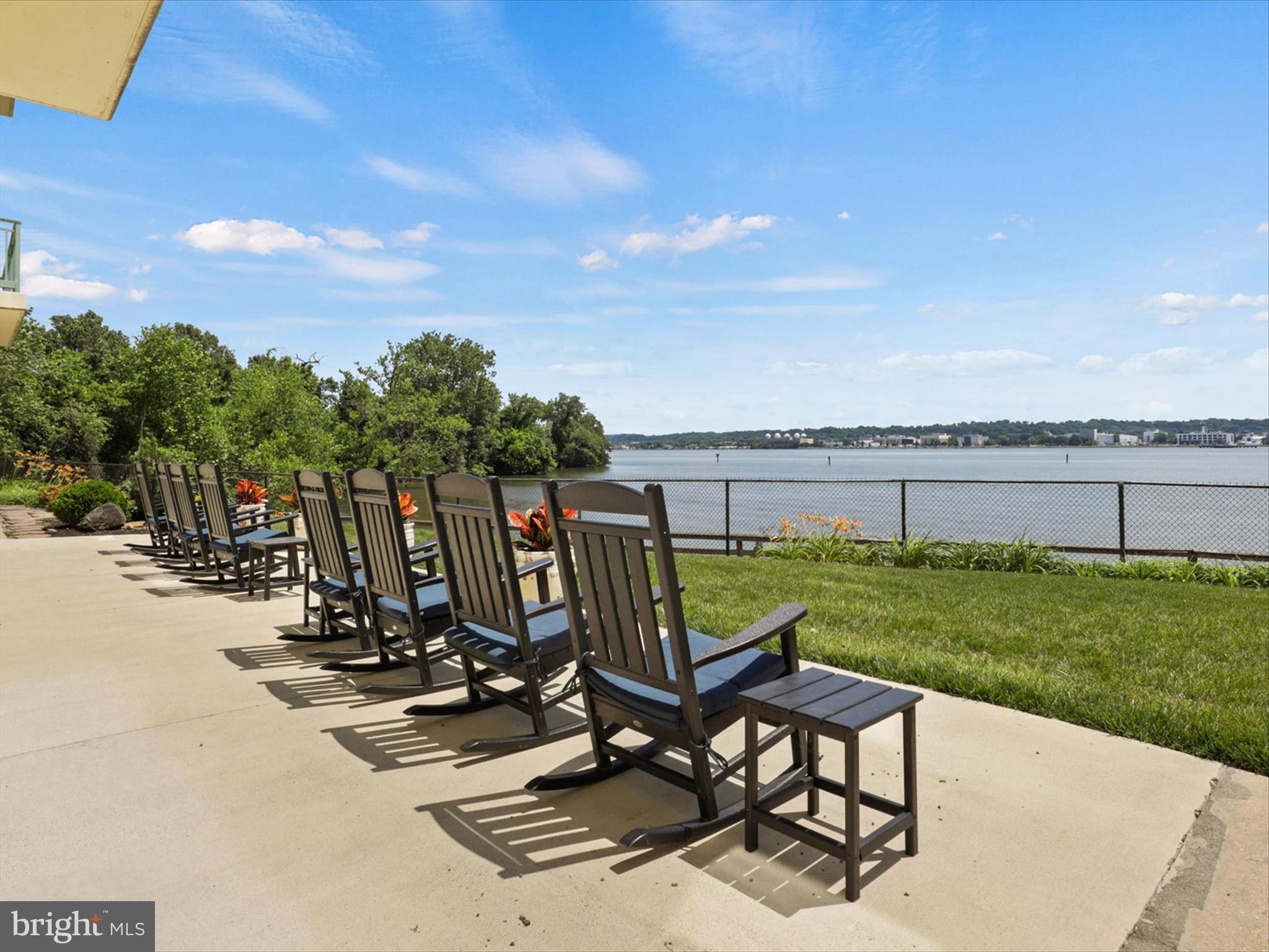 MARINA TOWERS - Residential