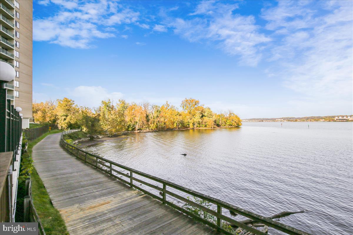 MARINA TOWERS - Residential