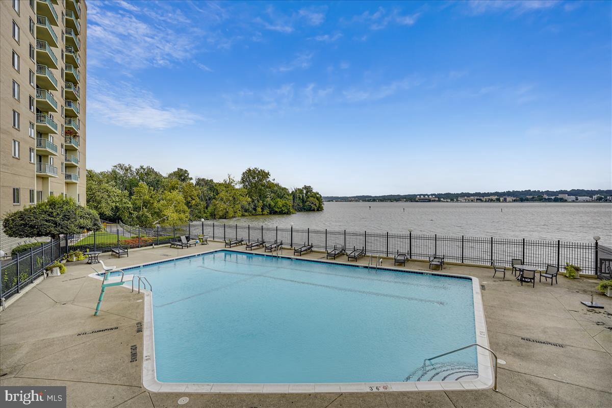 MARINA TOWERS - Residential