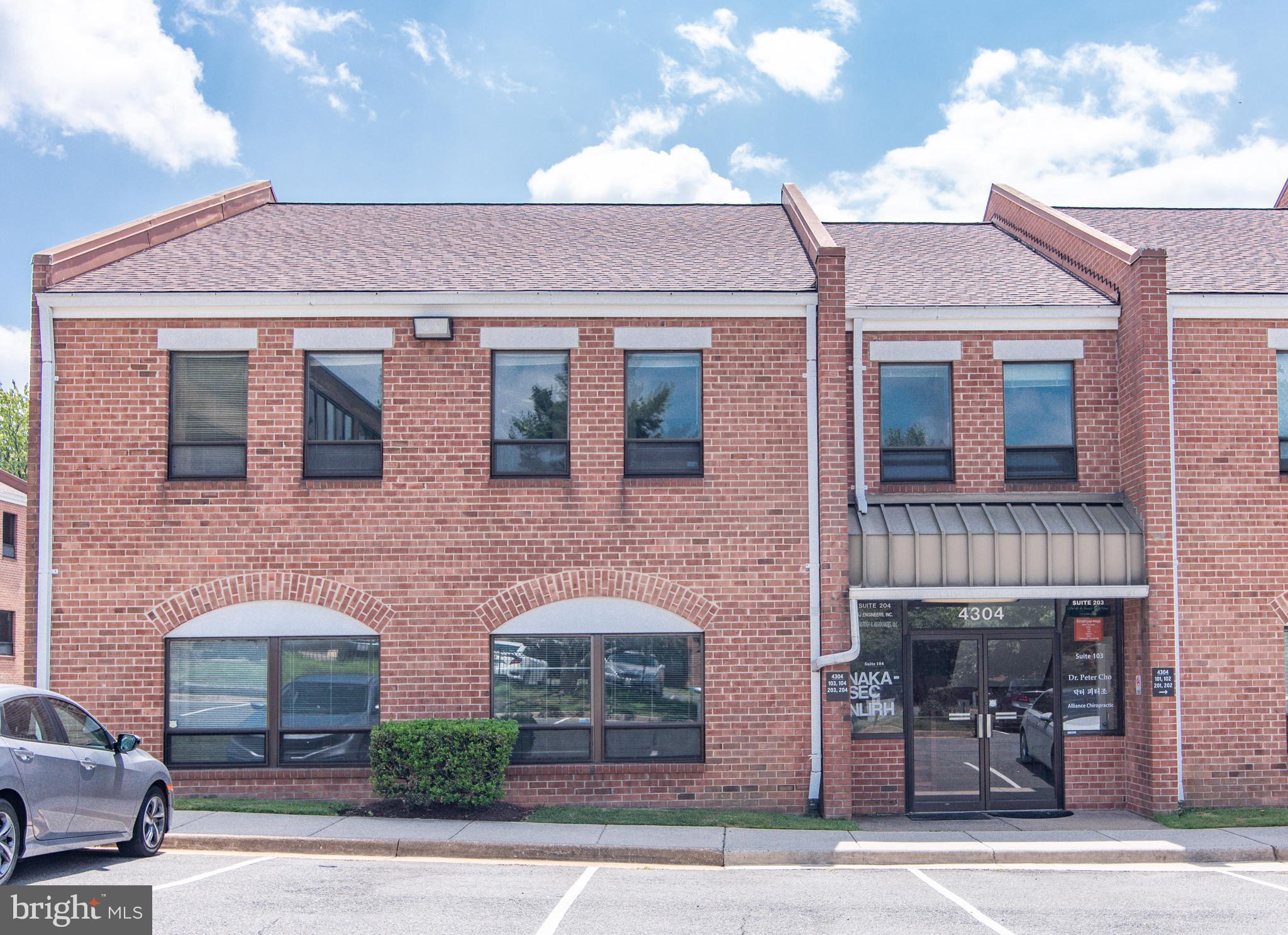 BRISTOW CENTER - Commercial Lease