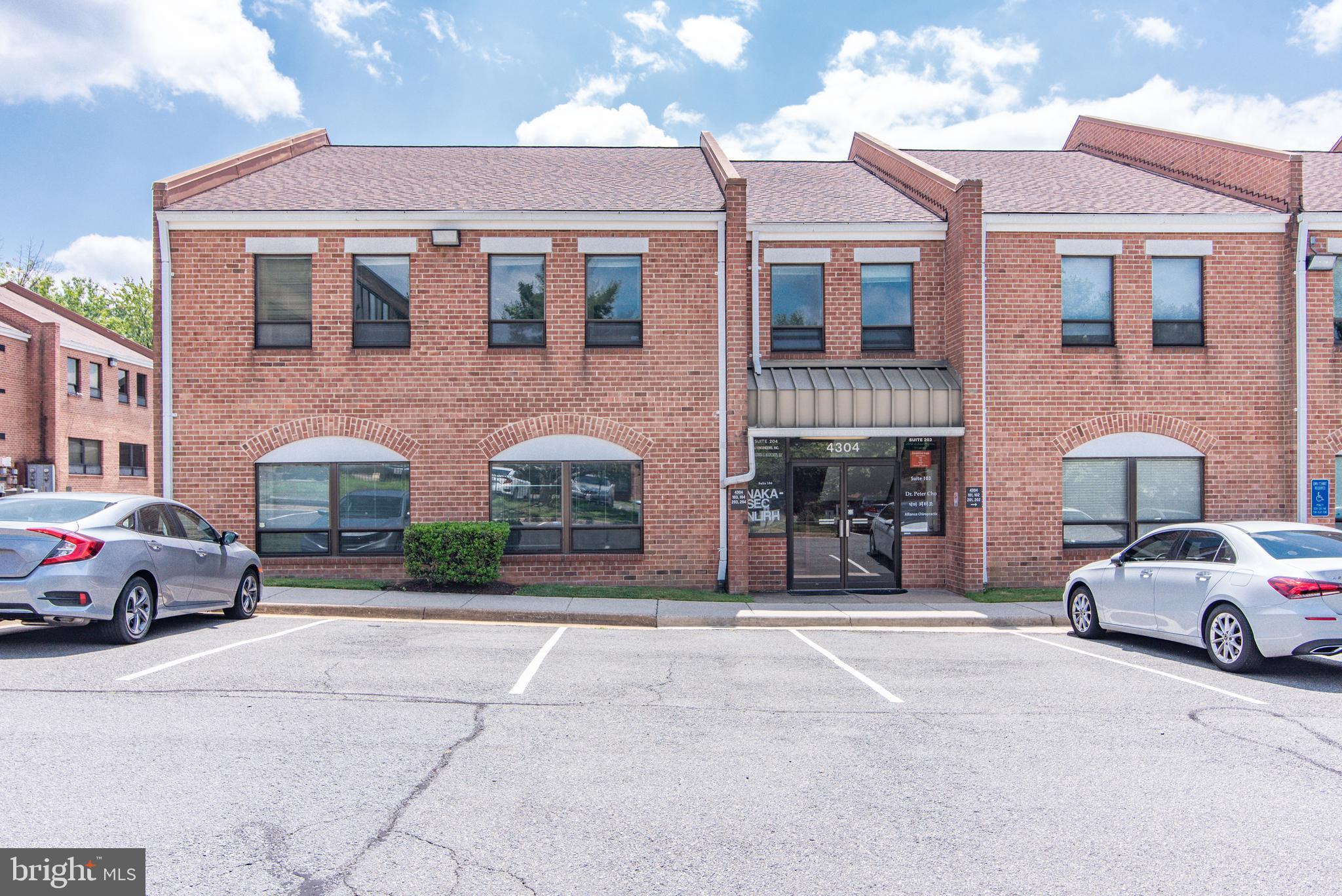 BRISTOW CENTER - Commercial Lease