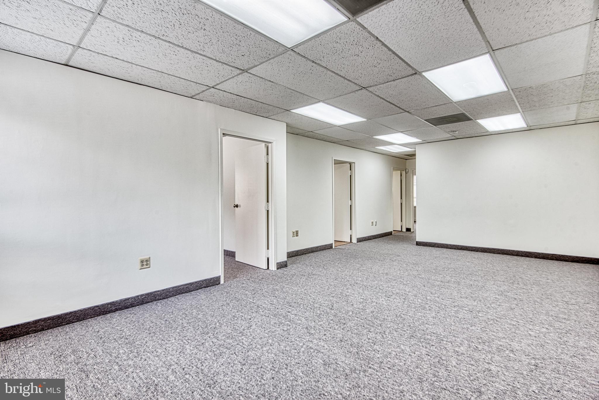 BRISTOW CENTER - Commercial Lease