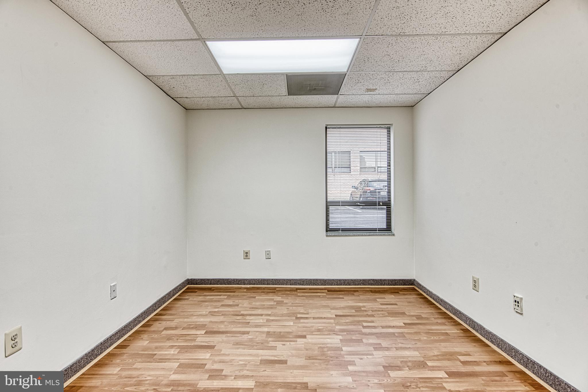 BRISTOW CENTER - Commercial Lease