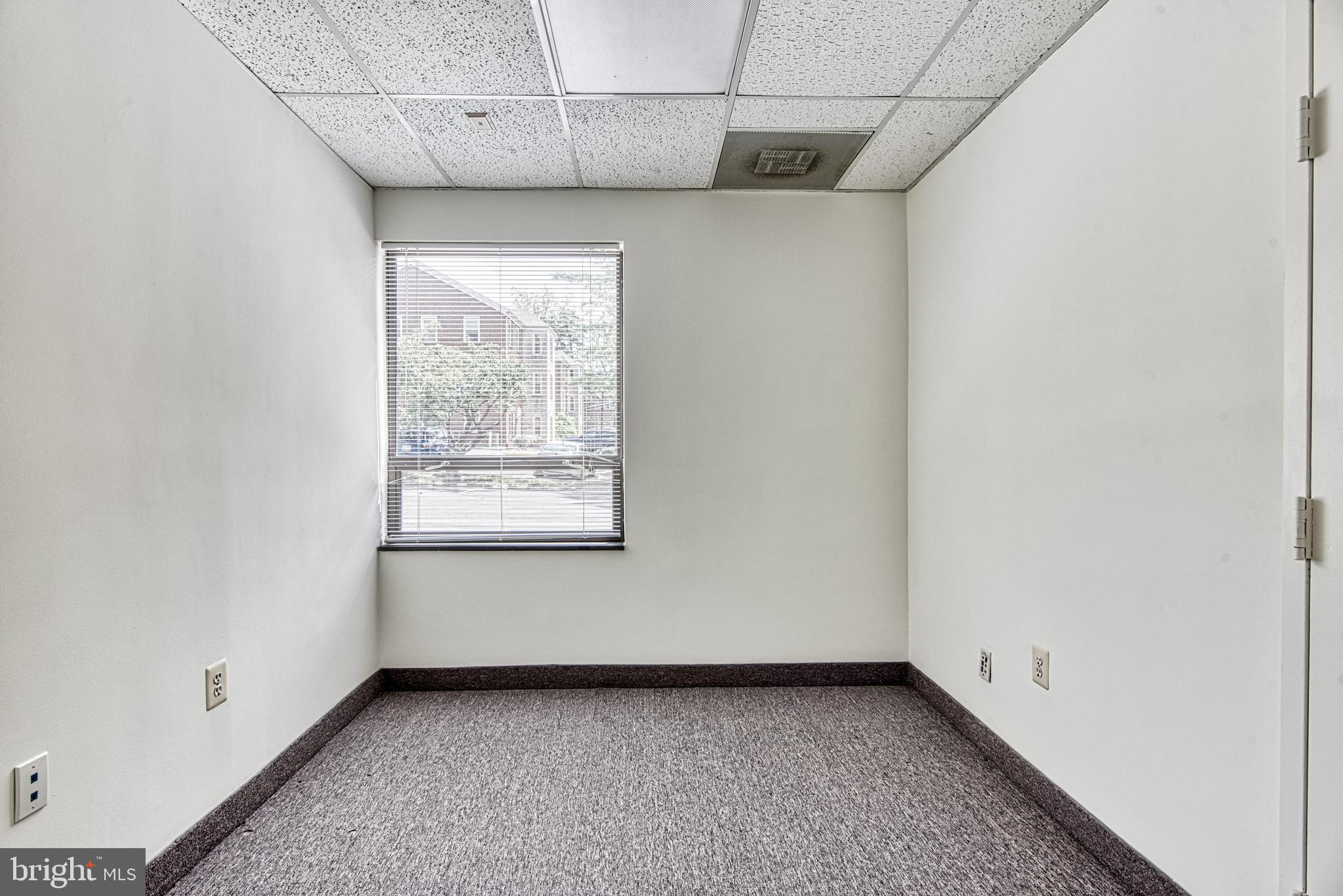 BRISTOW CENTER - Commercial Lease