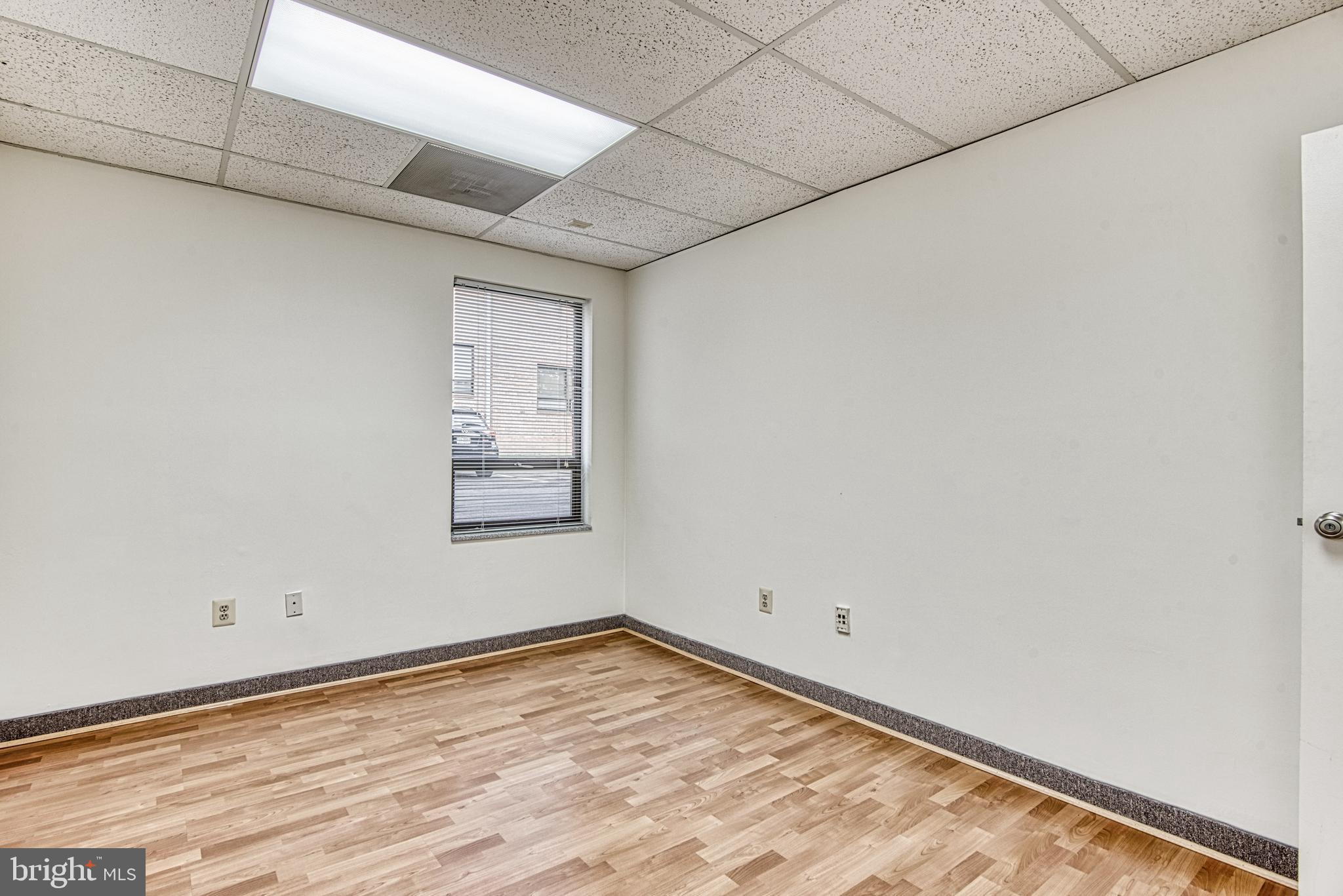 BRISTOW CENTER - Commercial Lease