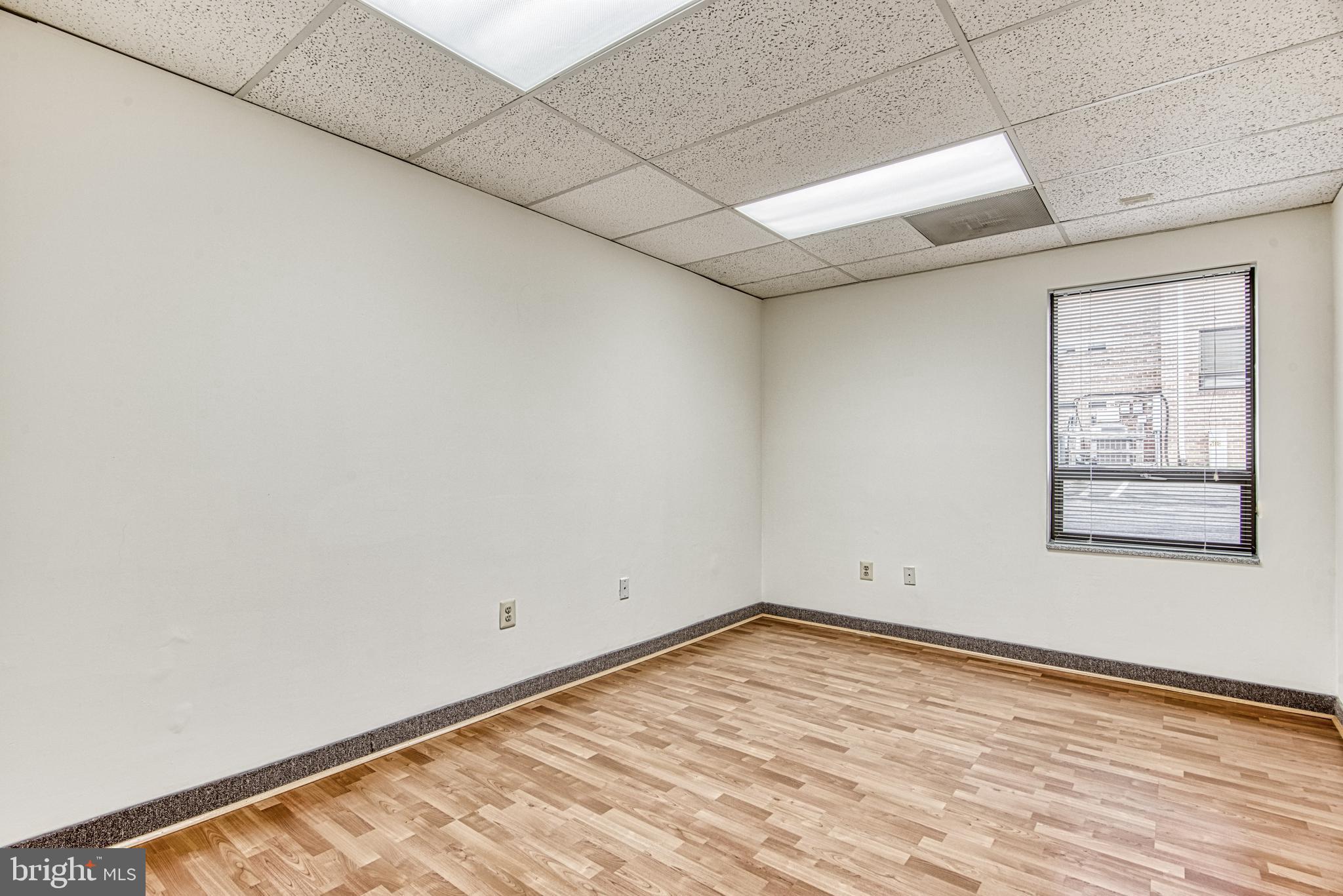 BRISTOW CENTER - Commercial Lease