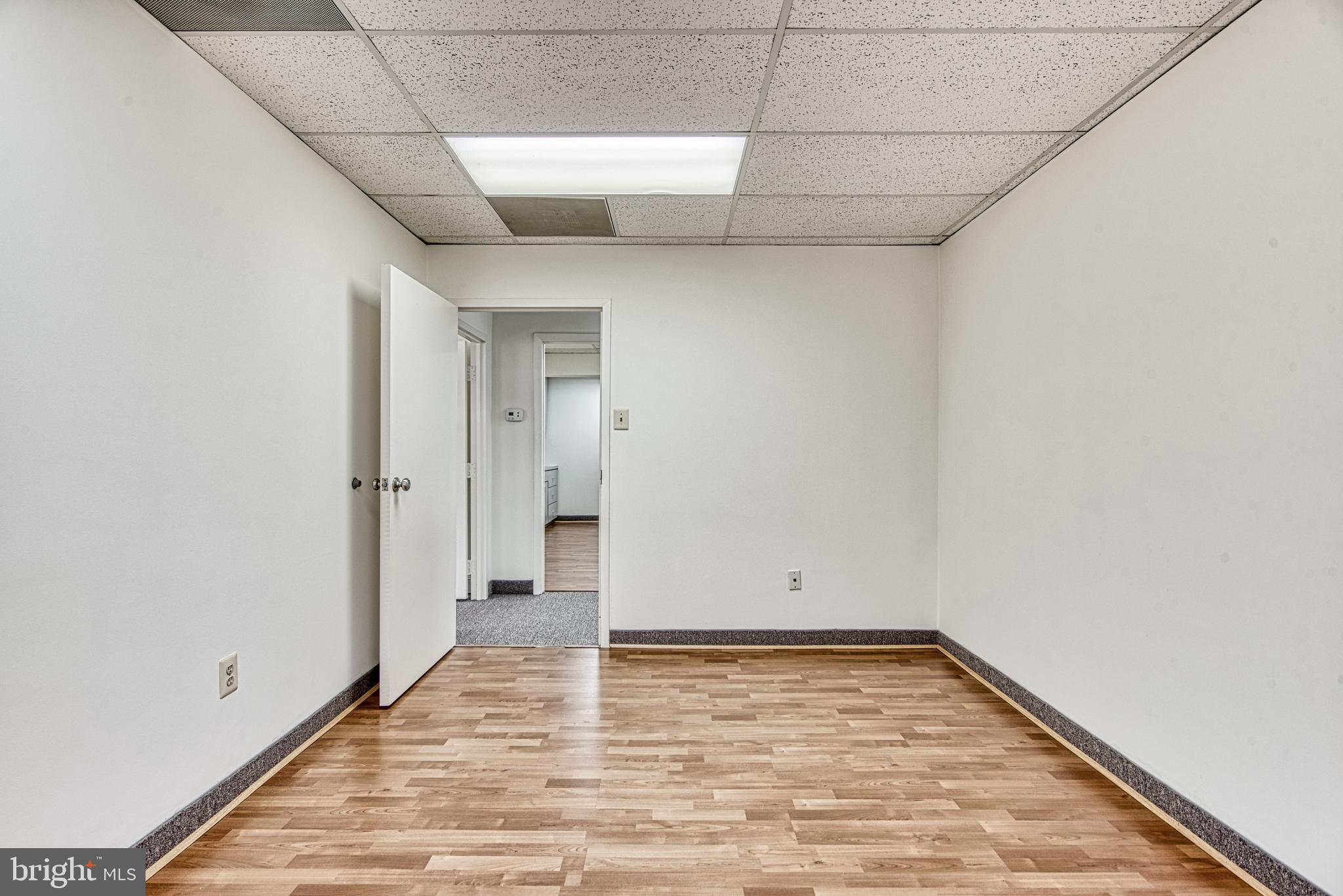 BRISTOW CENTER - Commercial Lease