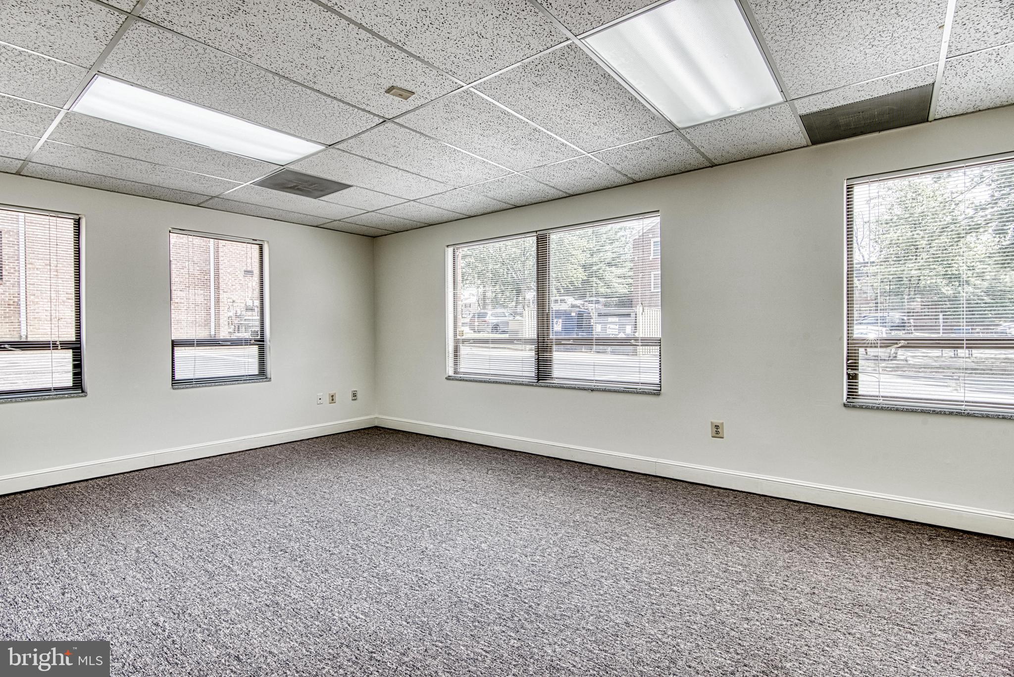 BRISTOW CENTER - Commercial Lease