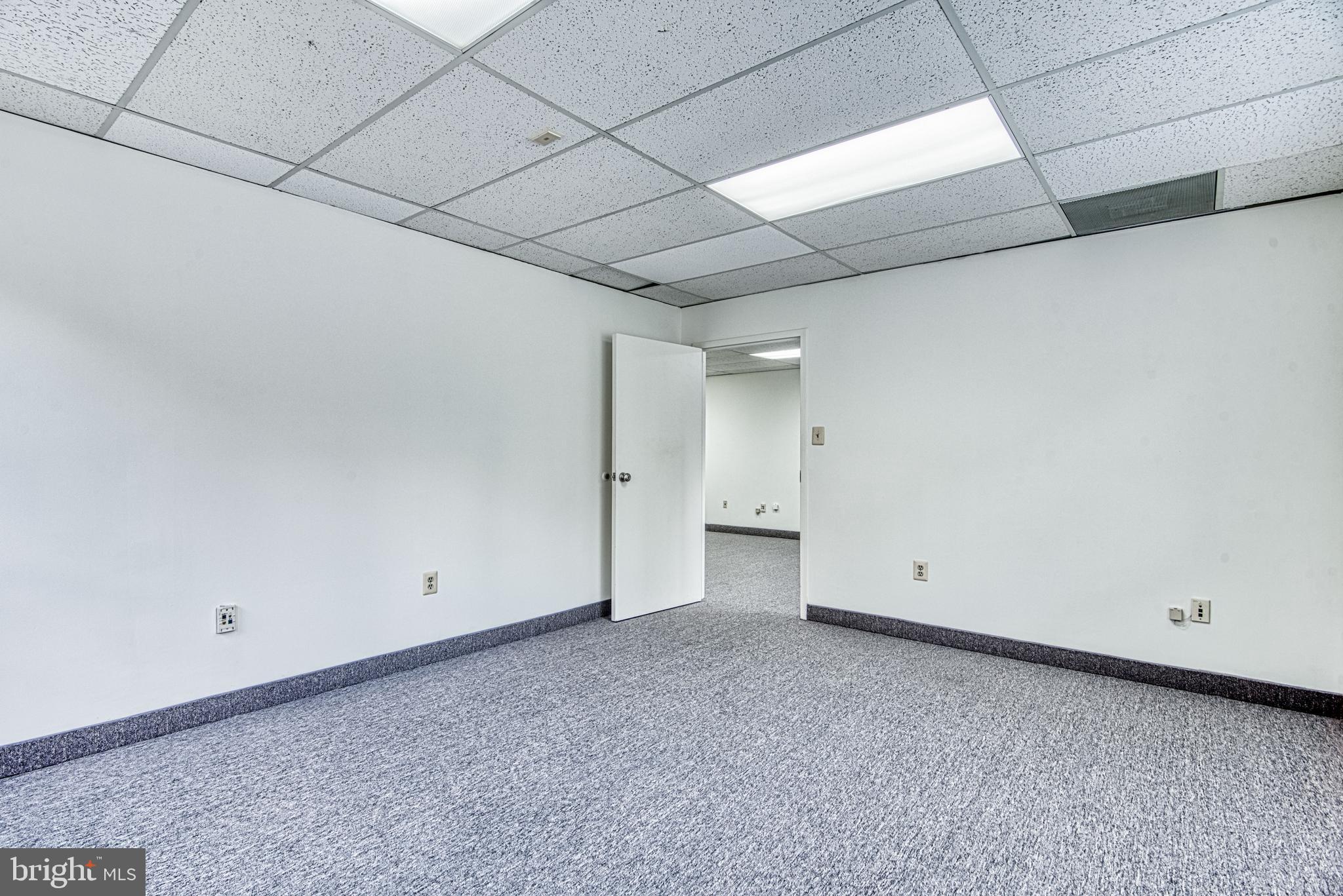BRISTOW CENTER - Commercial Lease