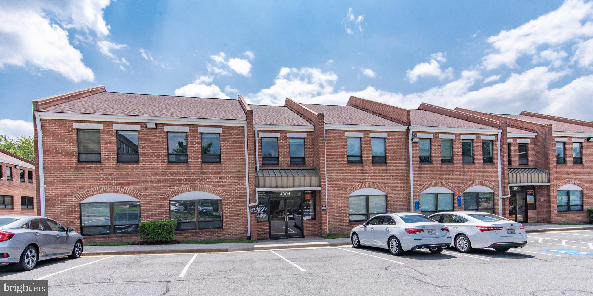 BRISTOW CENTER - Commercial Lease