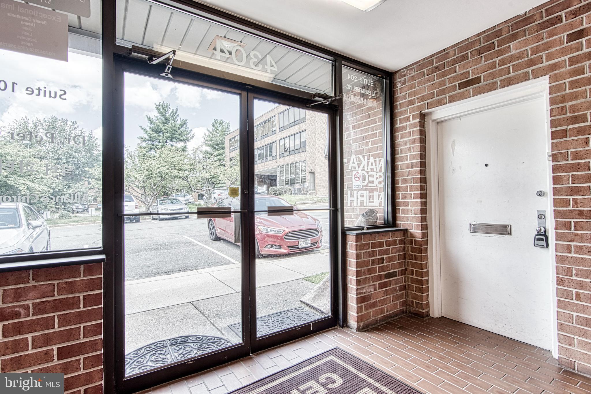 BRISTOW CENTER - Commercial Lease