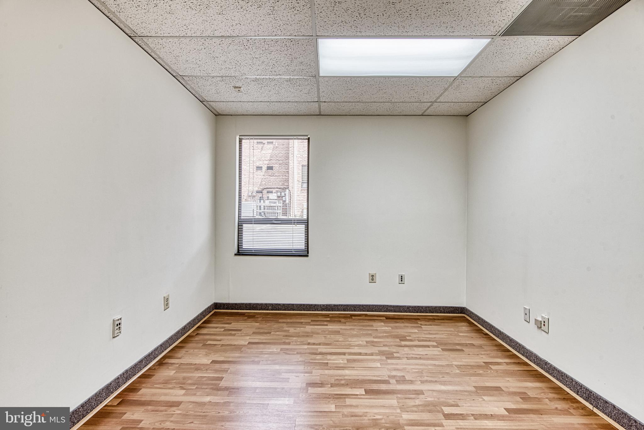 BRISTOW CENTER - Commercial Lease