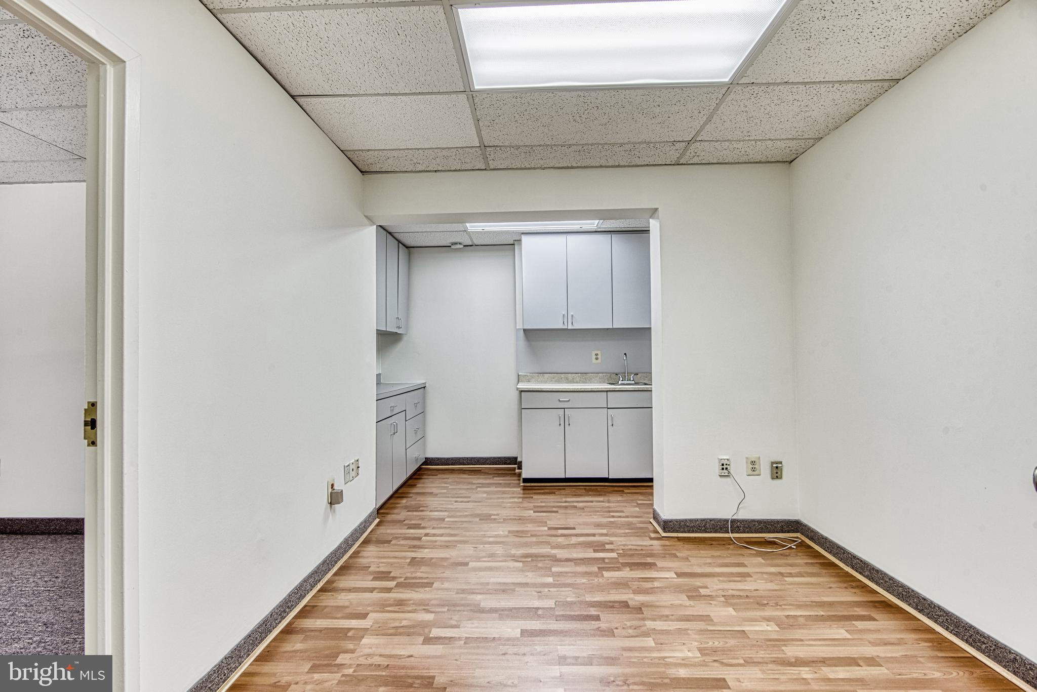 BRISTOW CENTER - Commercial Lease