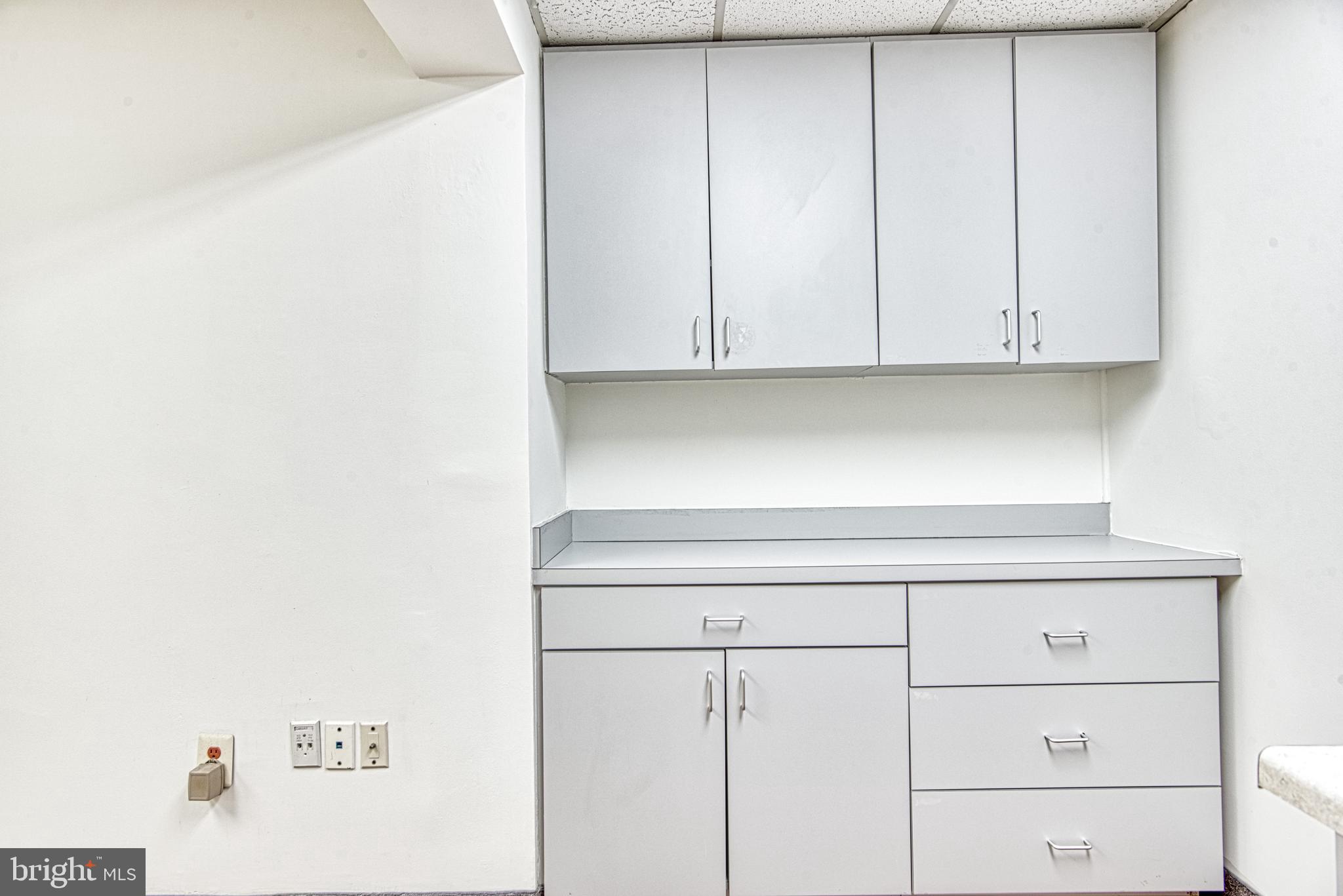 BRISTOW CENTER - Commercial Lease