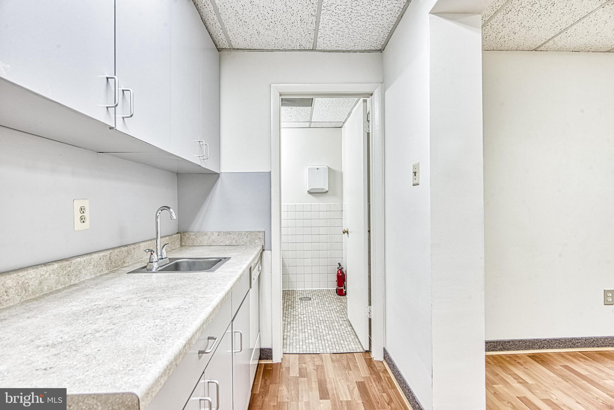 BRISTOW CENTER - Commercial Lease