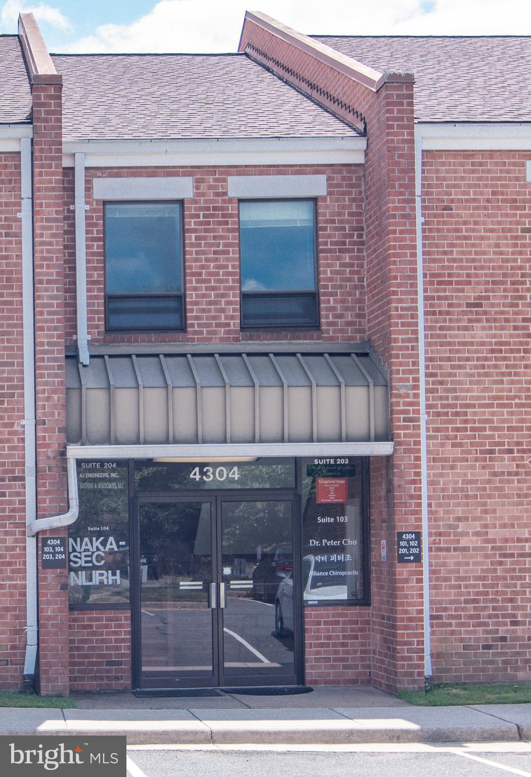 BRISTOW CENTER - Commercial Lease