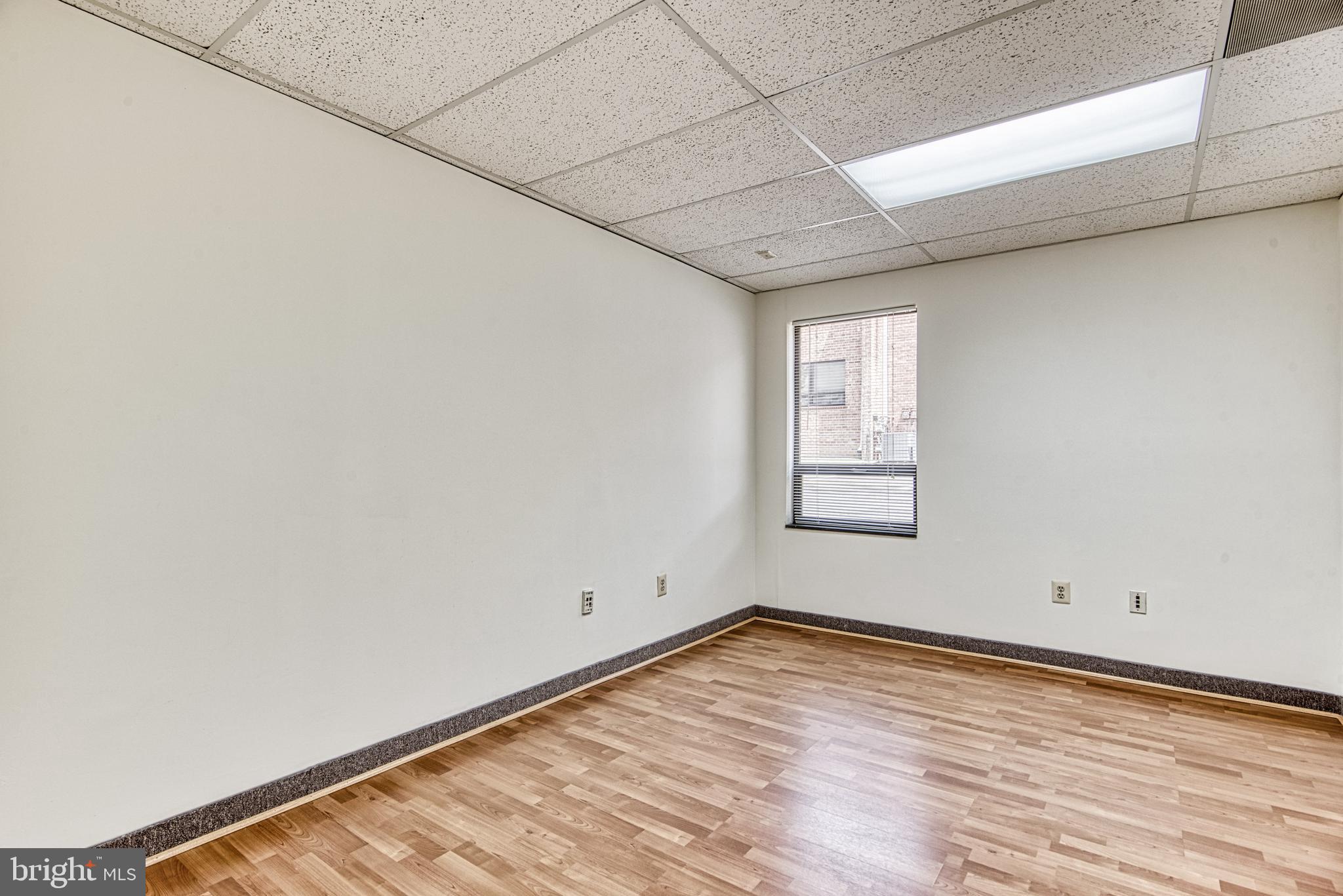 BRISTOW CENTER - Commercial Lease