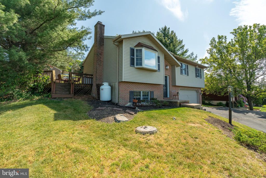 Photo of 620 W CHURCH RD, EPHRATA, PA 17522 (MLS # PALA2035488)