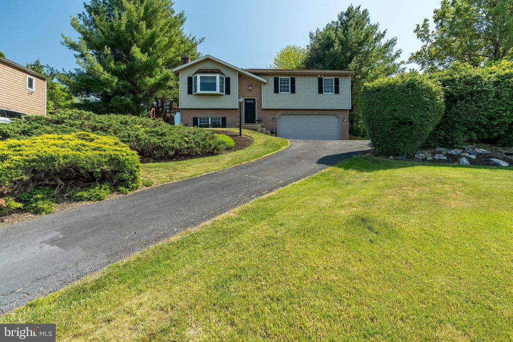 Photo of 620 W CHURCH RD, EPHRATA, PA 17522 (MLS # PALA2035488)