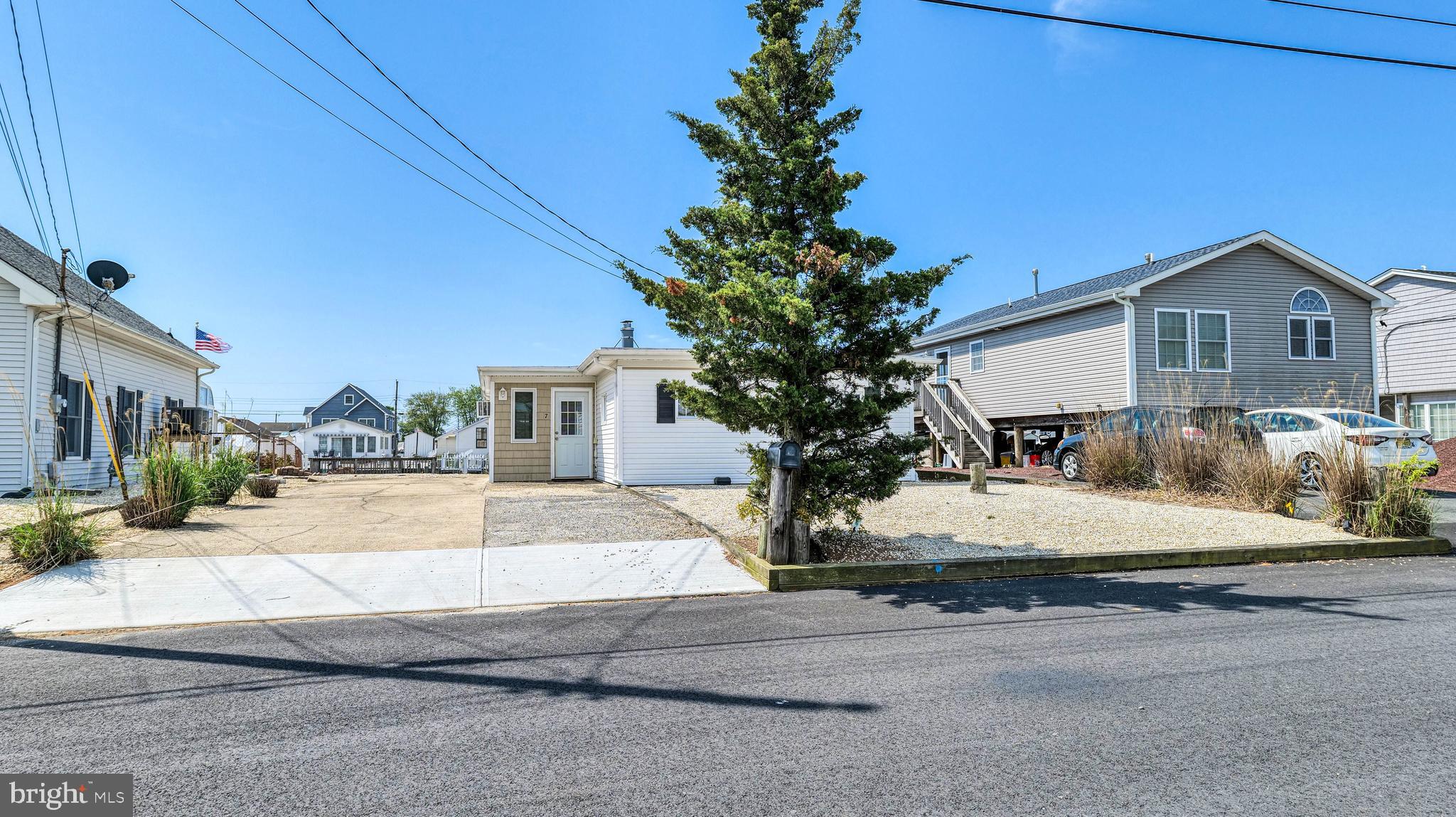 7 LAKE ST CLAIRE