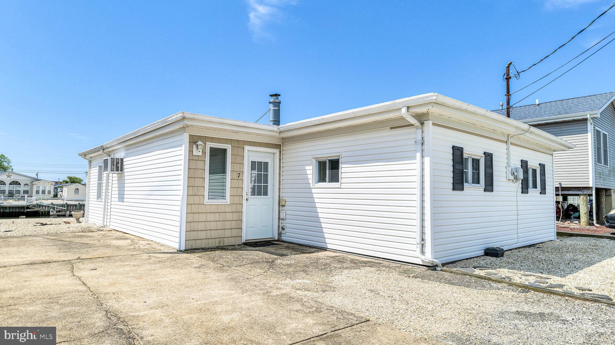 7 LAKE ST CLAIRE