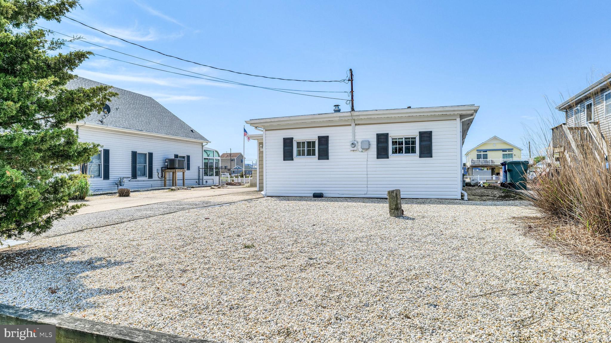 7 LAKE ST CLAIRE