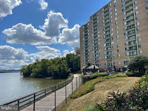 Photo of 501 Slaters Lane #1001, ALEXANDRIA, VA 22314 (MLS # VAAX2063962)