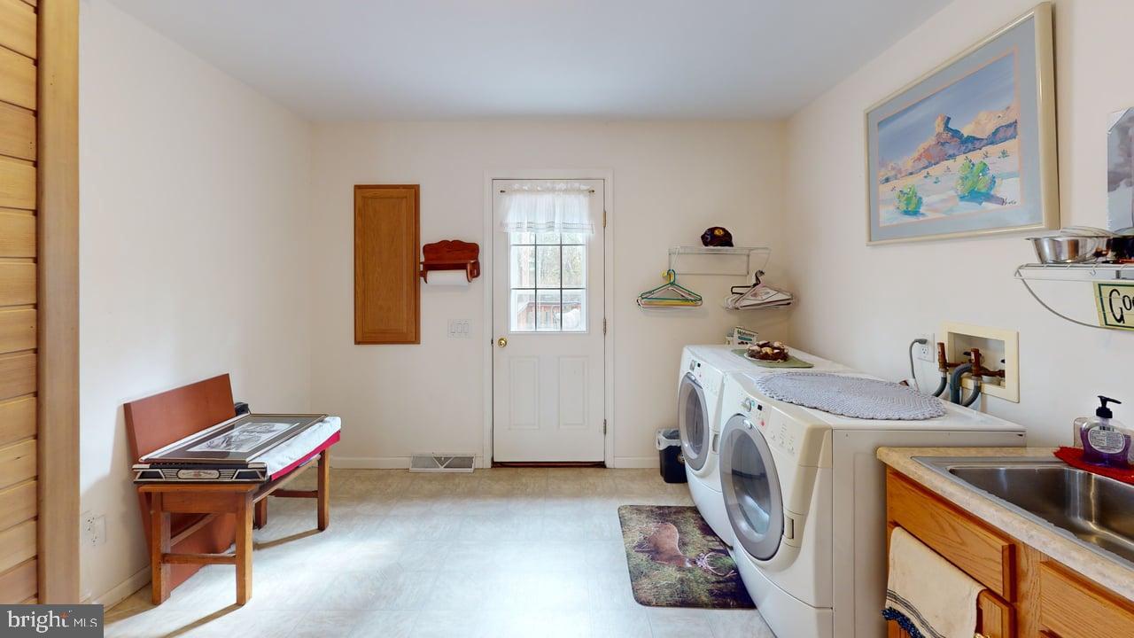 CABIN AT CAPON BRIDGE - Residential