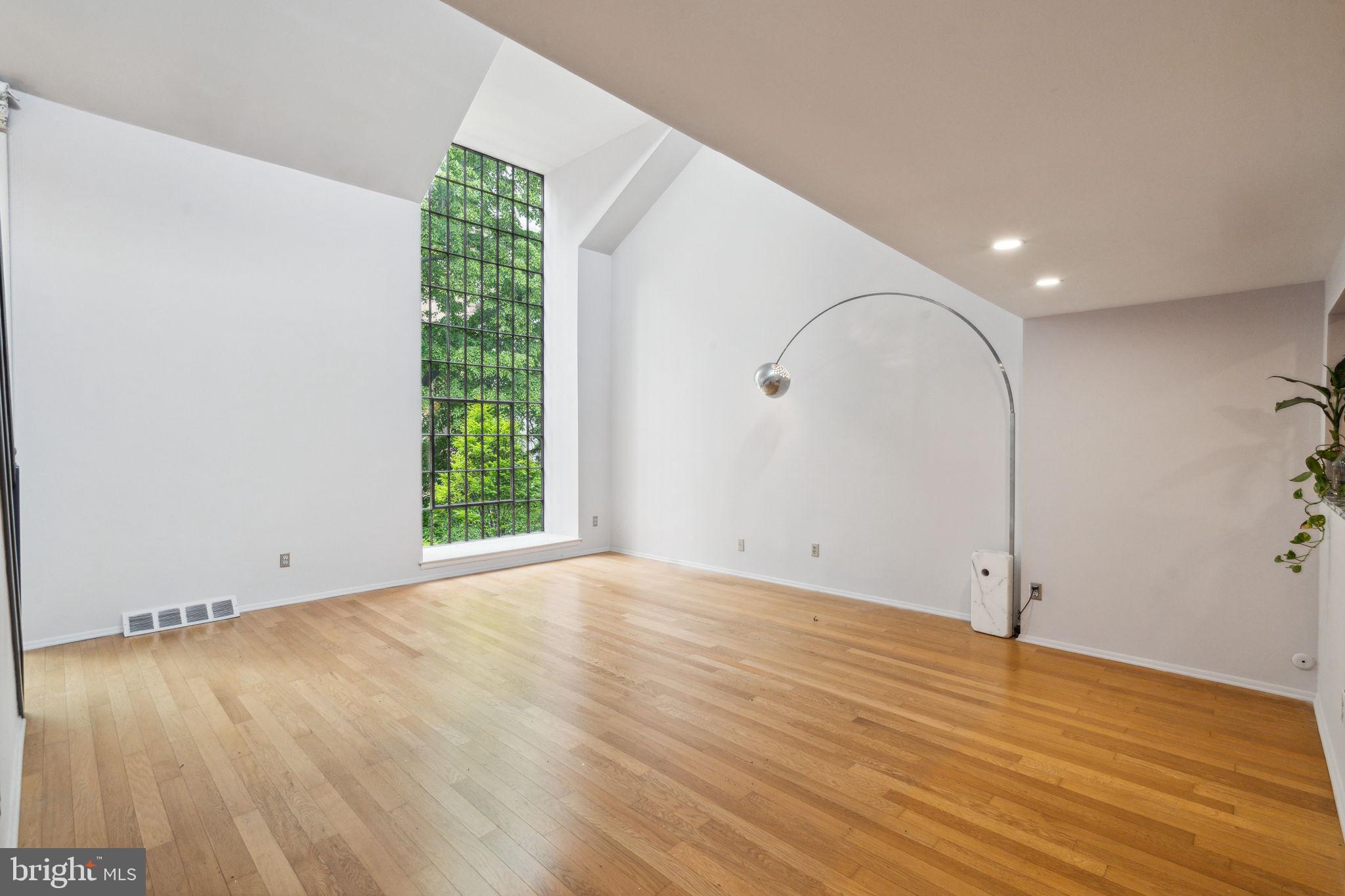 18 SAINT JAMES COURT 6