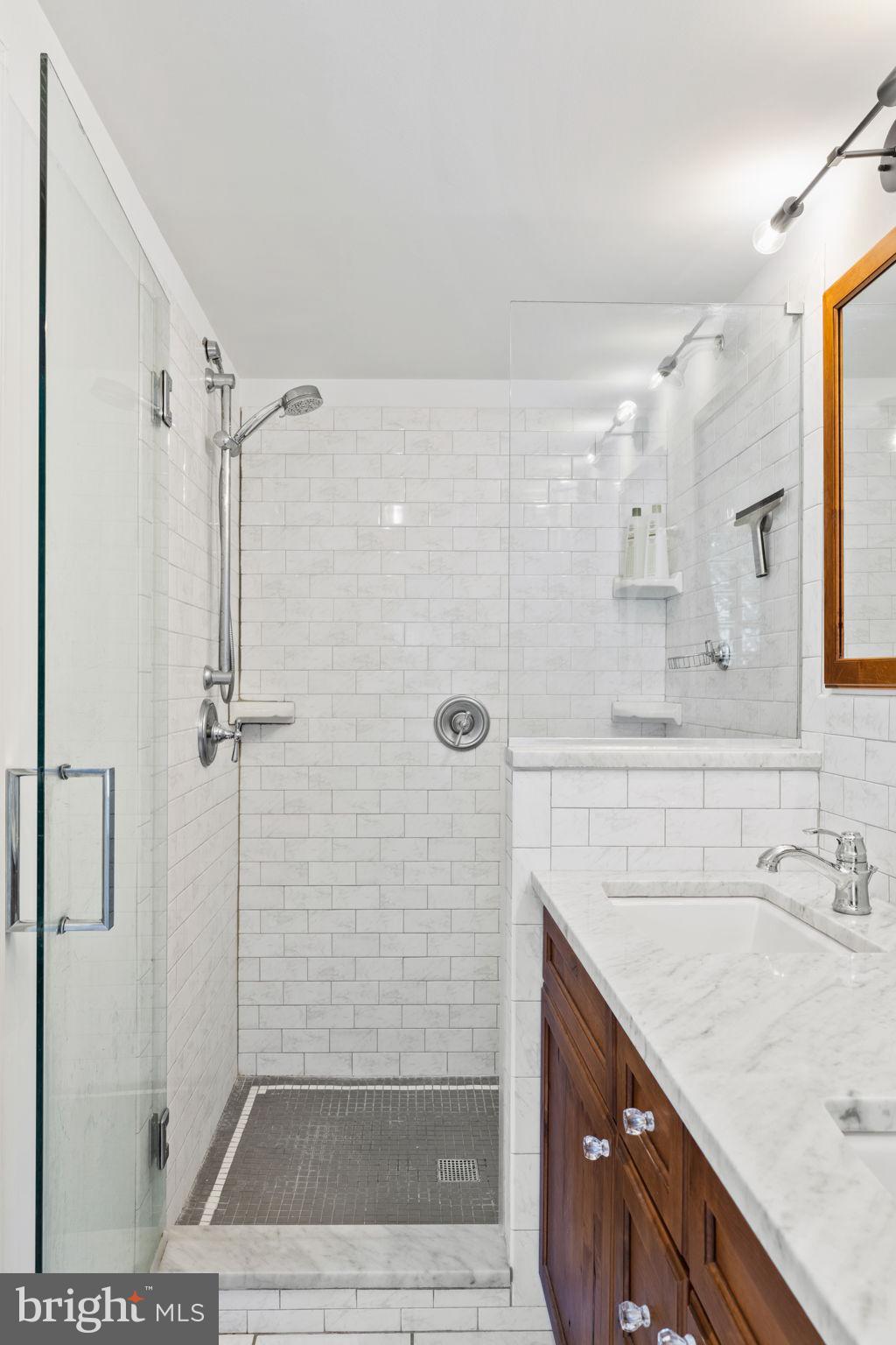 EAST FALLS - Residential