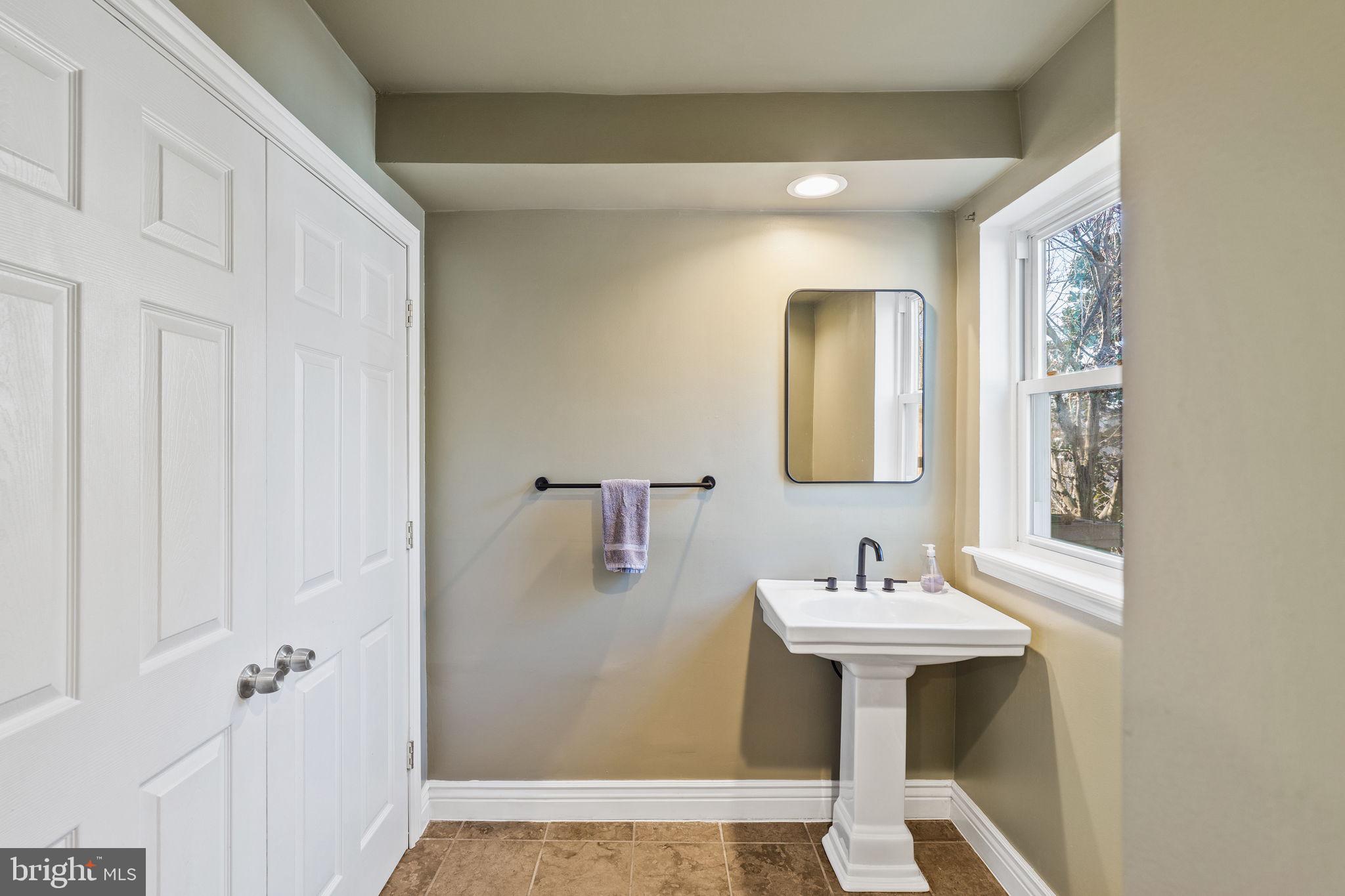 EAST FALLS - Residential