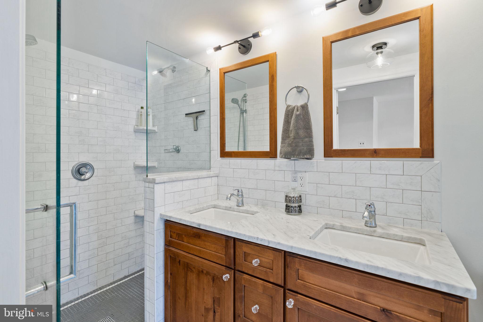 EAST FALLS - Residential