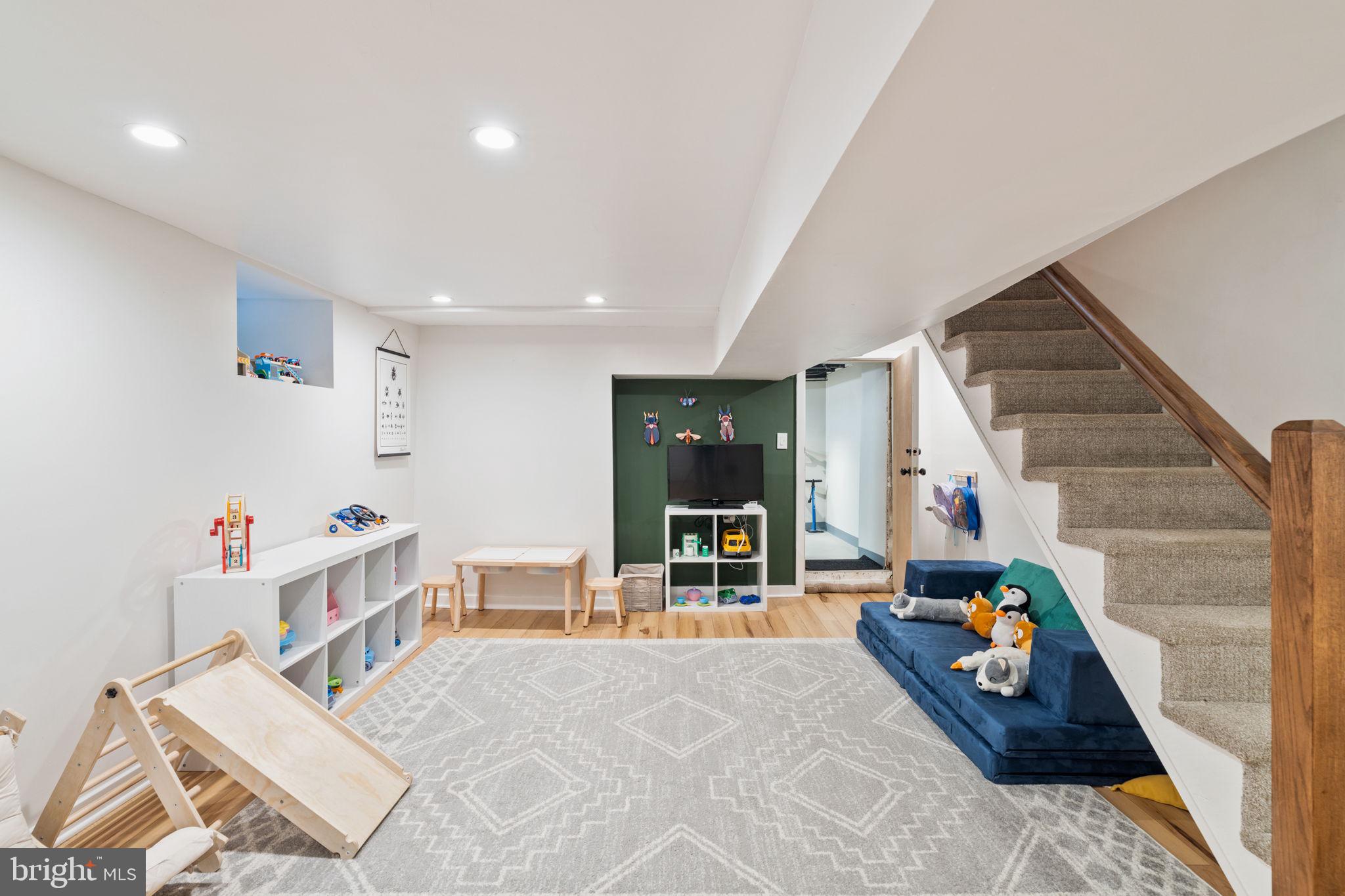 EAST FALLS - Residential