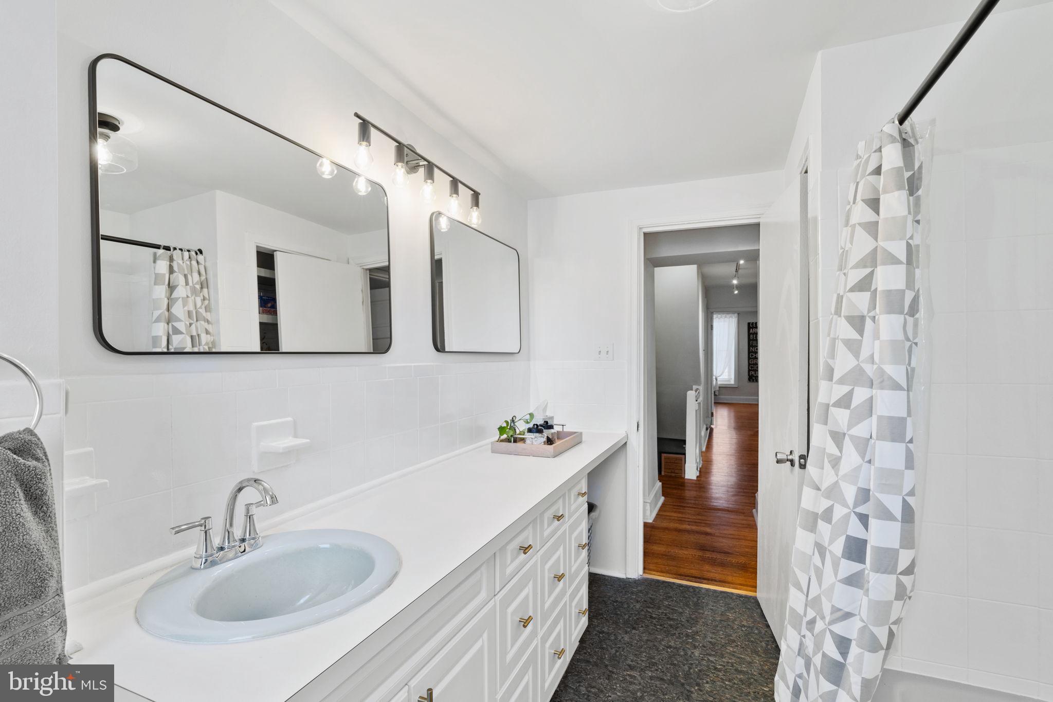 EAST FALLS - Residential