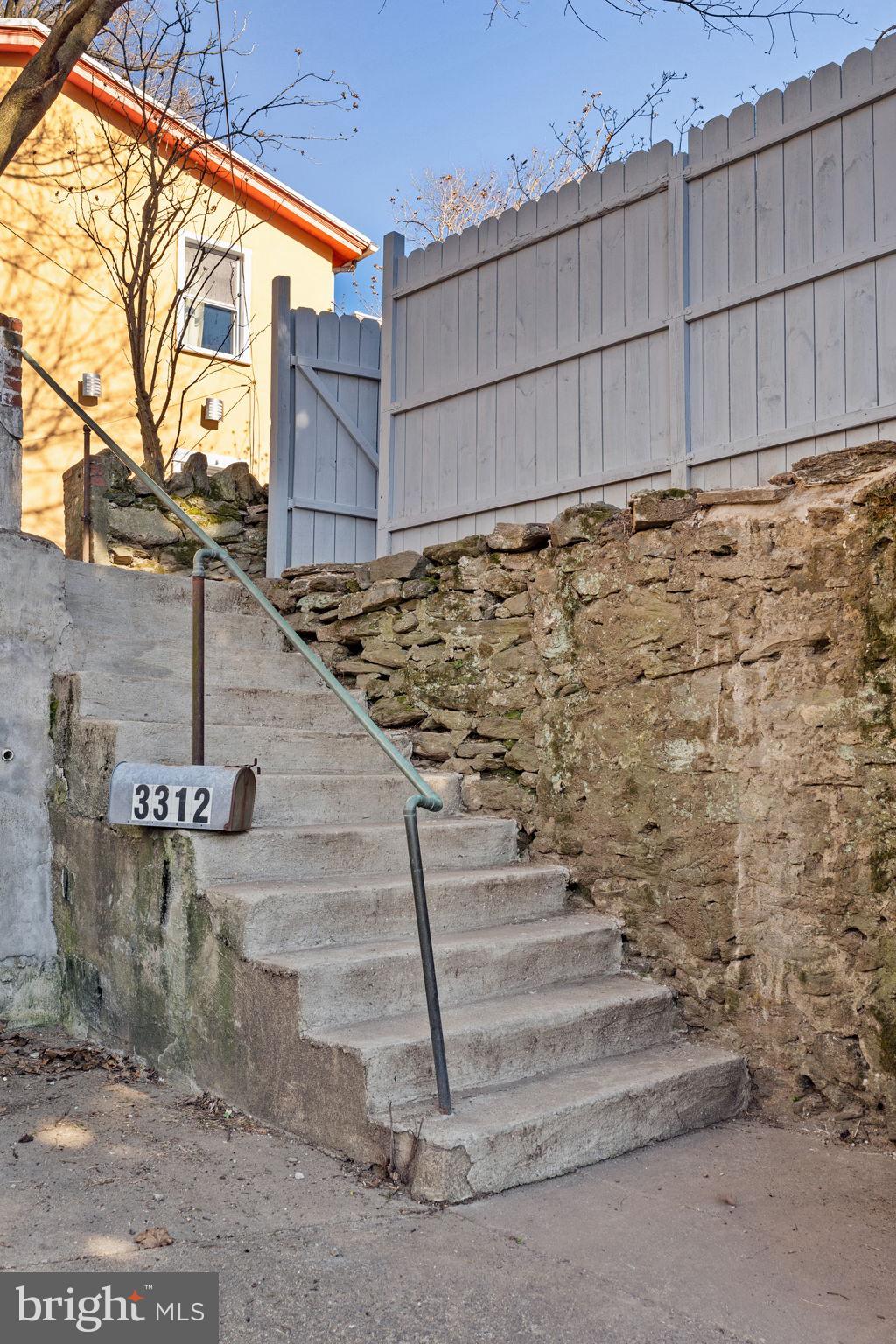 EAST FALLS - Residential