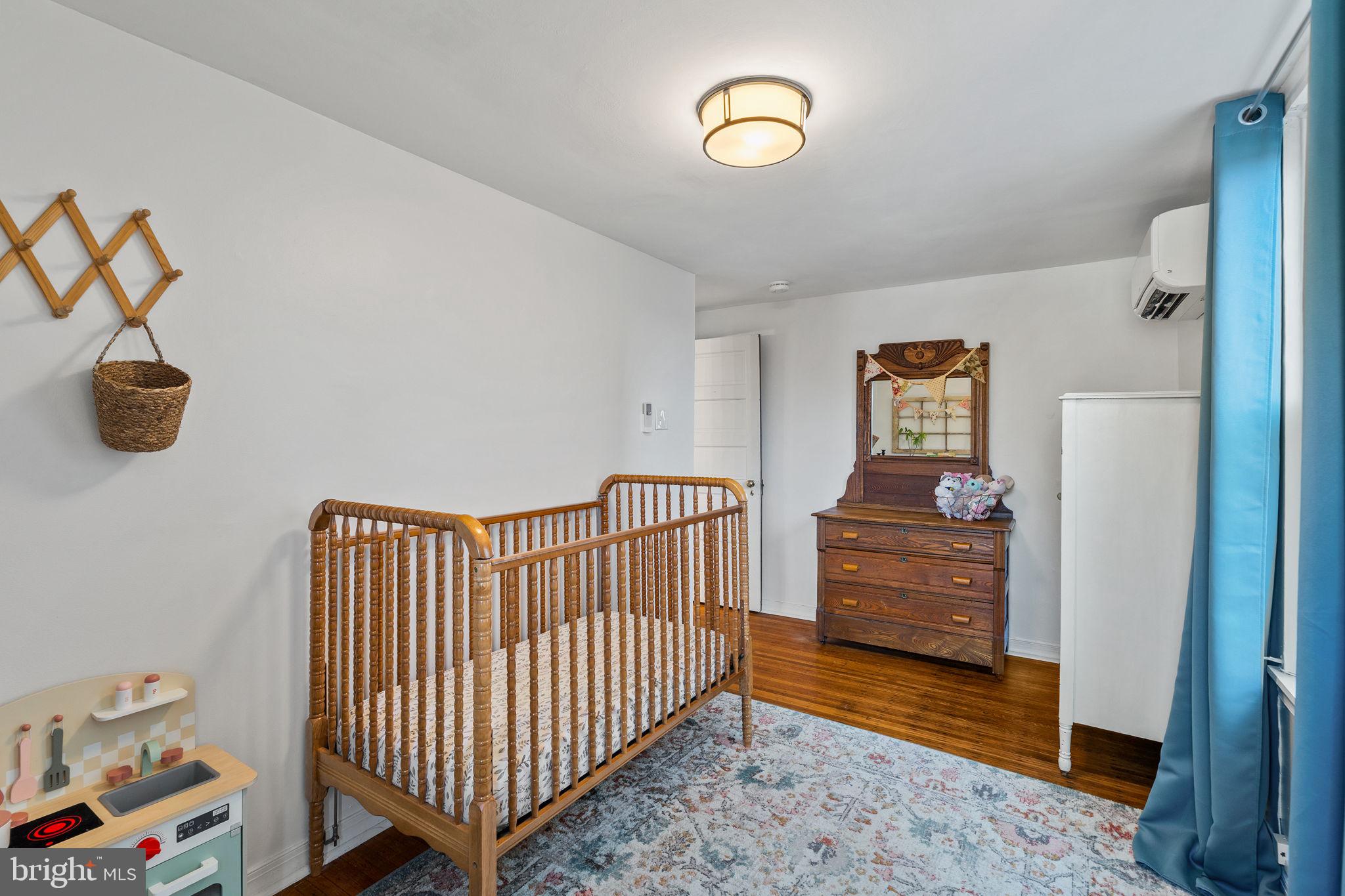 EAST FALLS - Residential