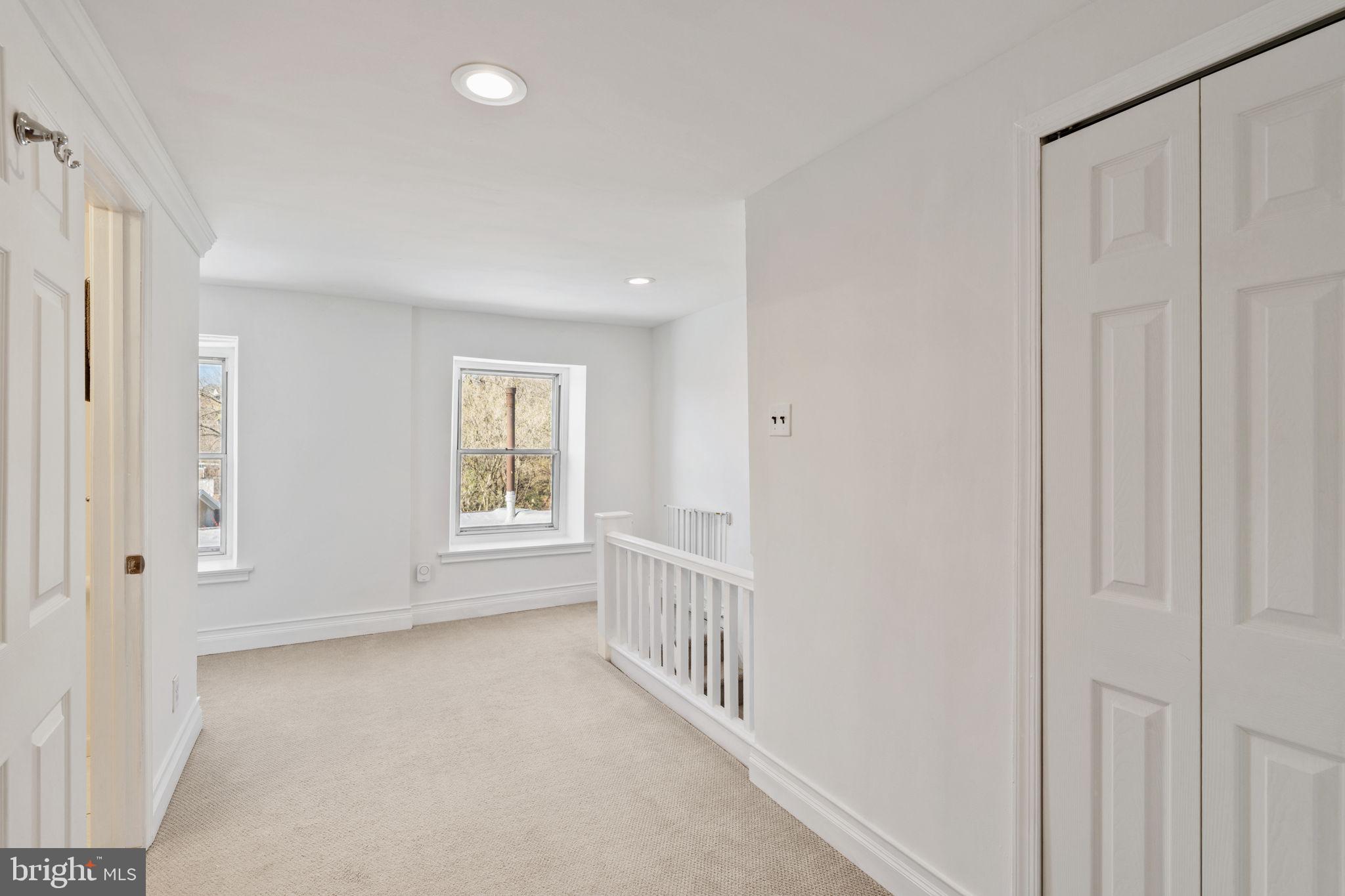 EAST FALLS - Residential