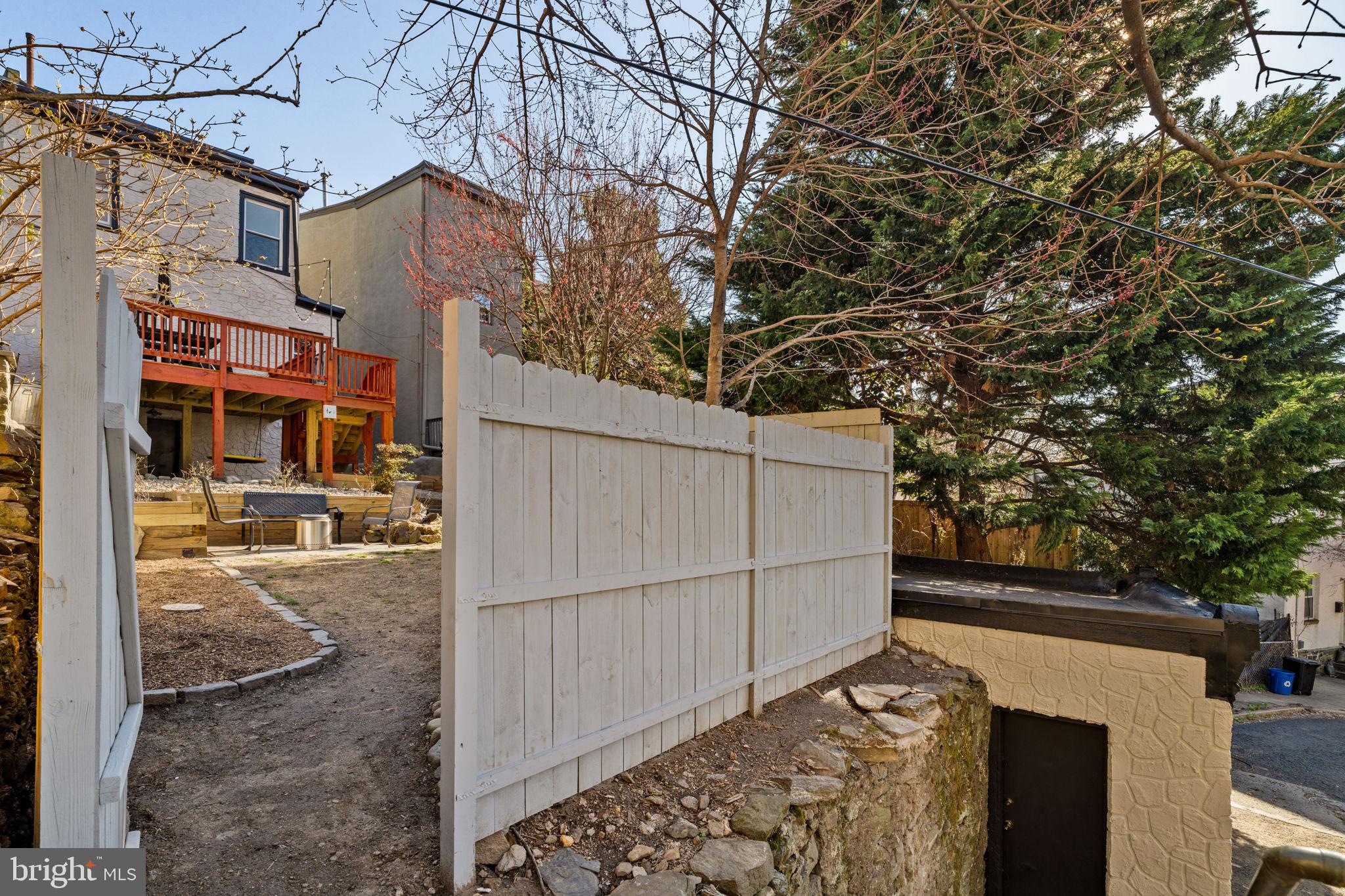 EAST FALLS - Residential