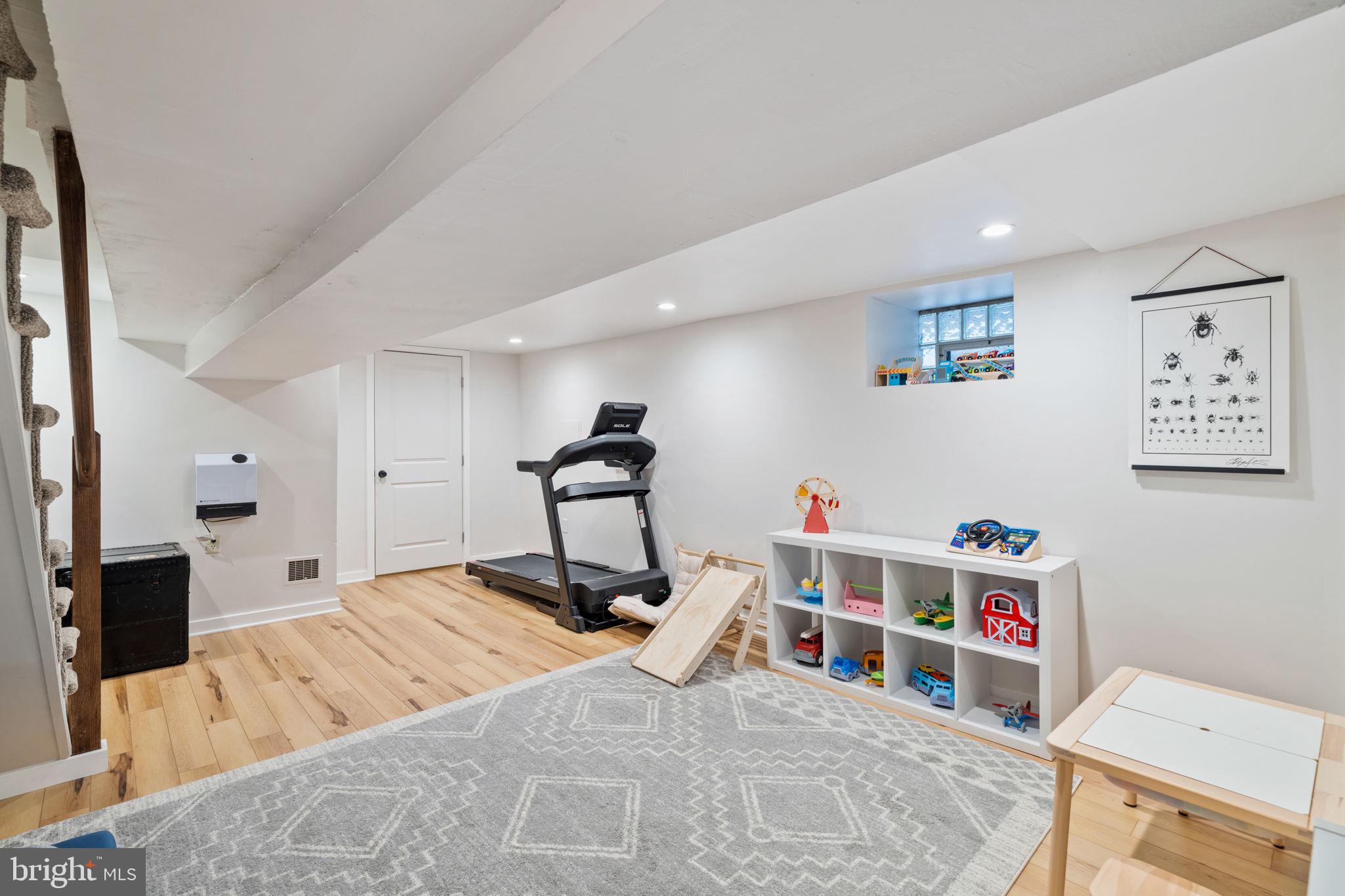 EAST FALLS - Residential