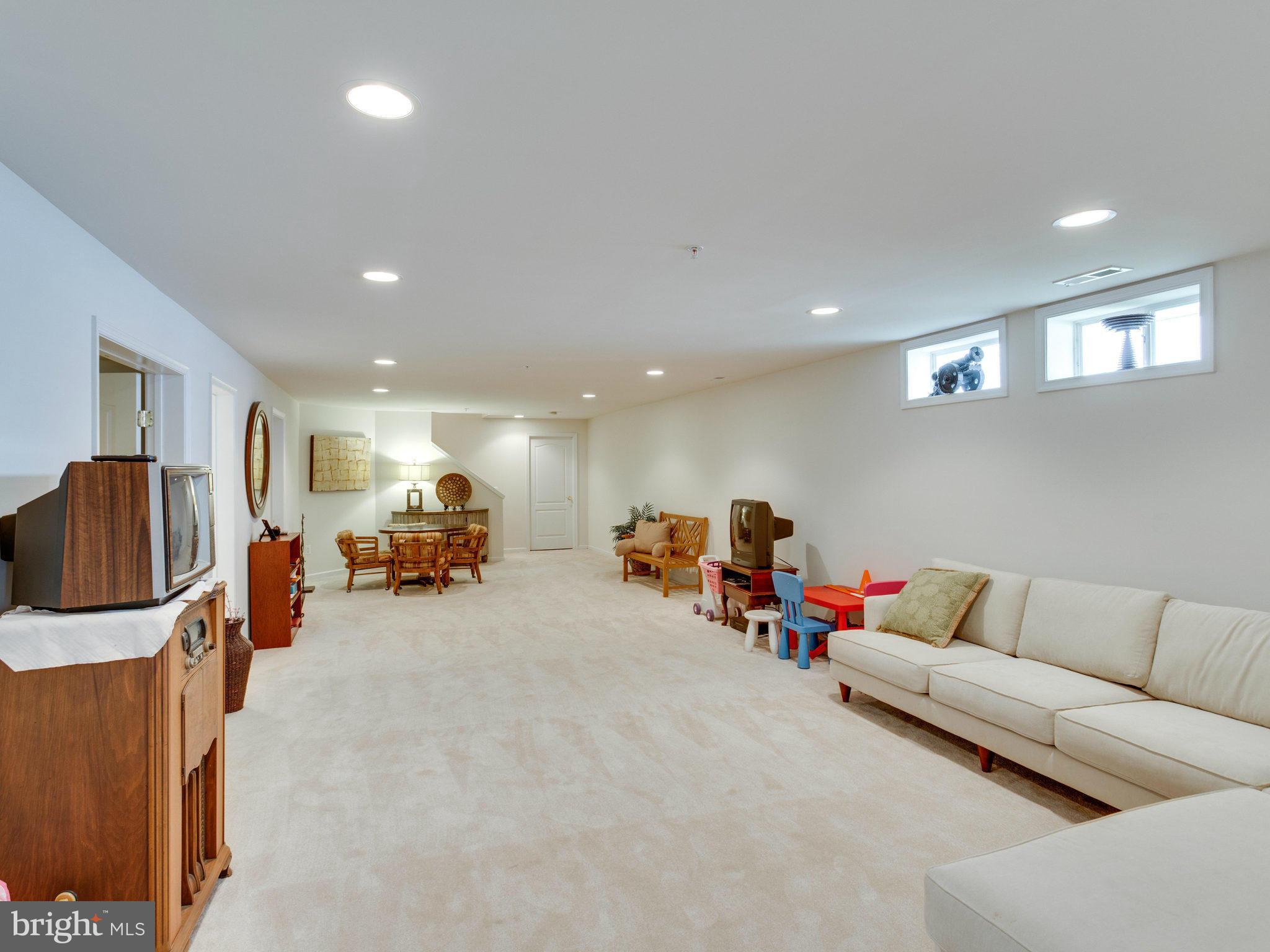 HEARTHSTONE AT VILLAGE CREST CONDOMINIUMS - Residential