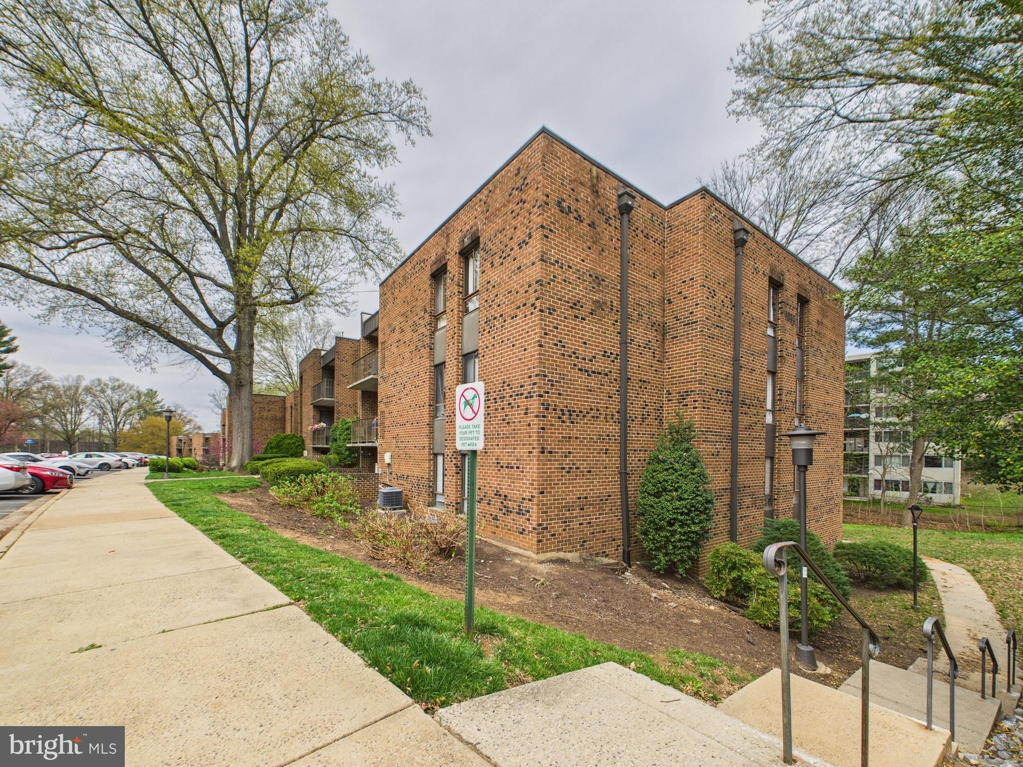 HERITAGE COURT - Residential