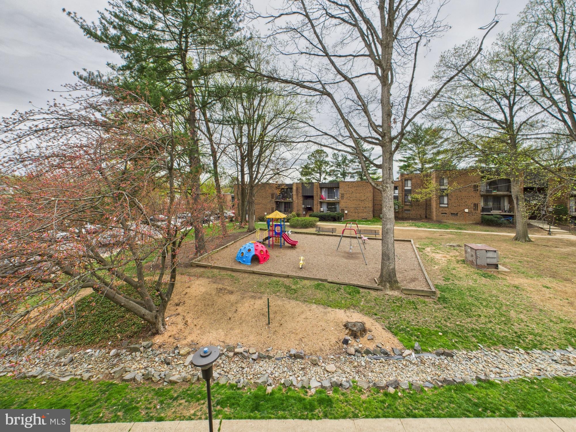 HERITAGE COURT - Residential