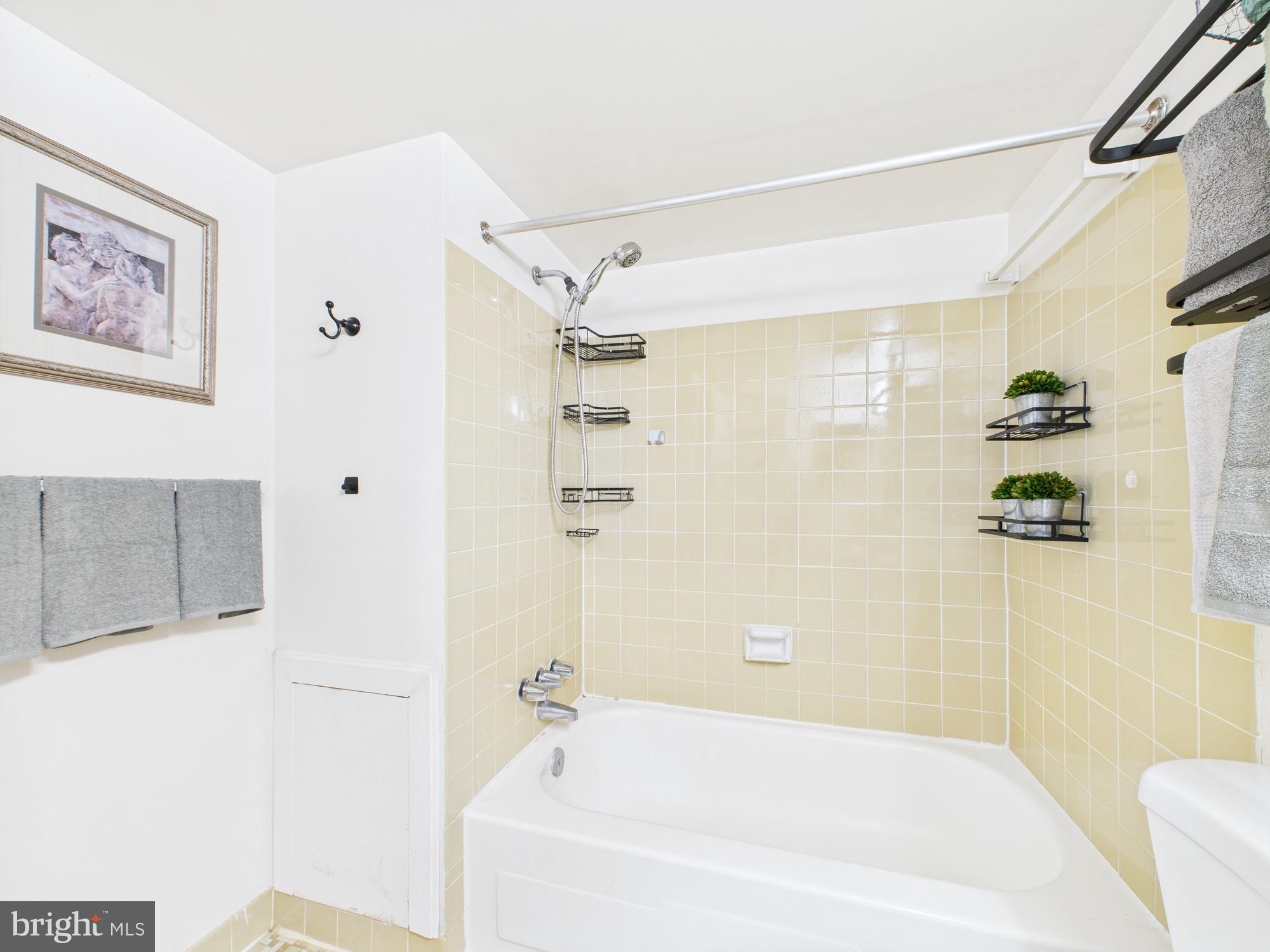 HERITAGE COURT - Residential