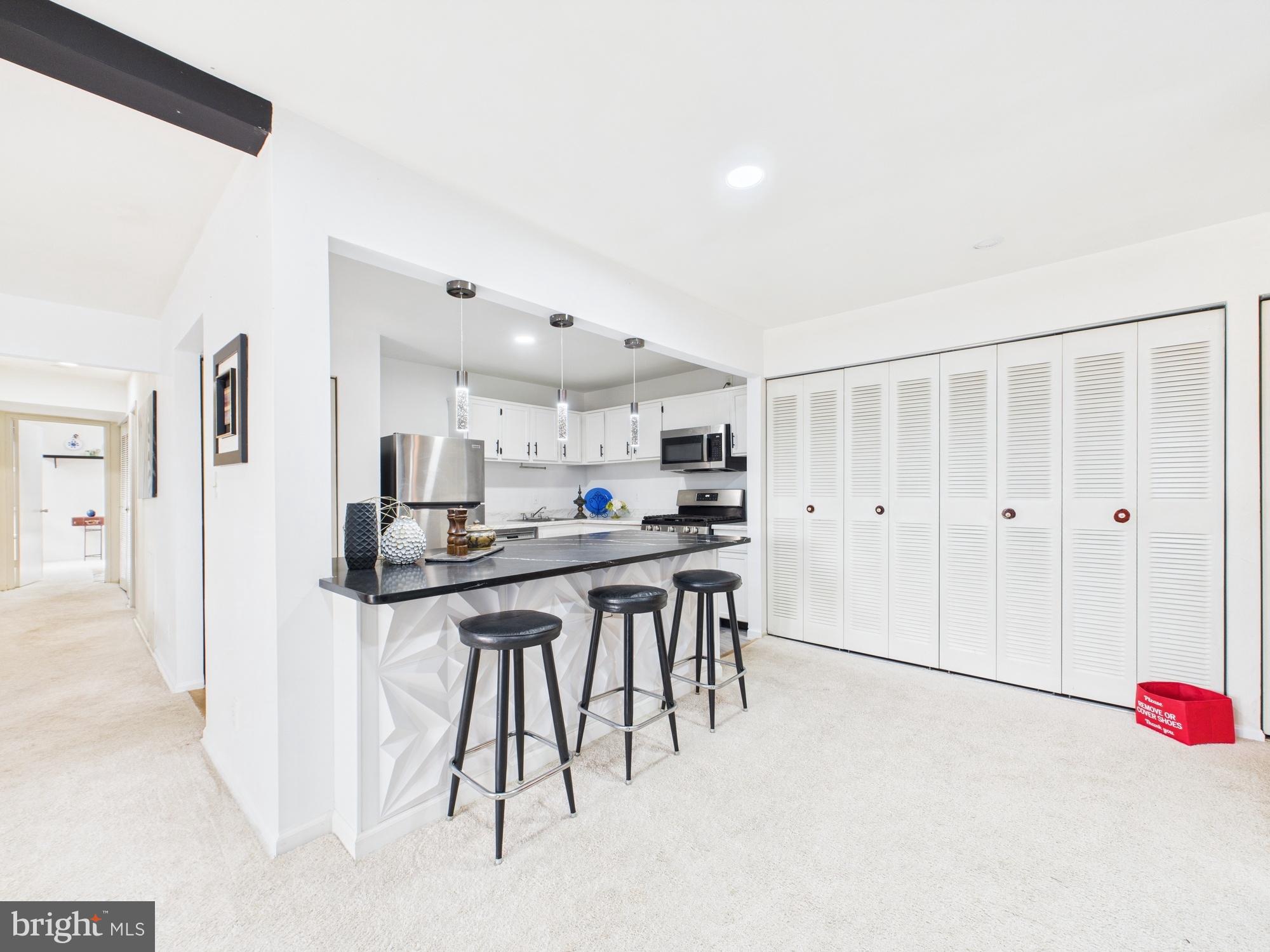 HERITAGE COURT - Residential