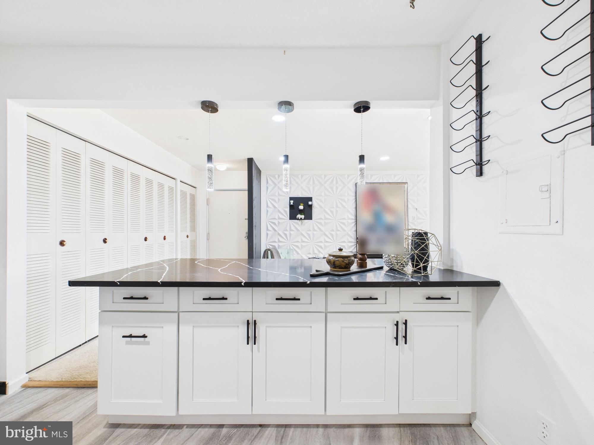 HERITAGE COURT - Residential